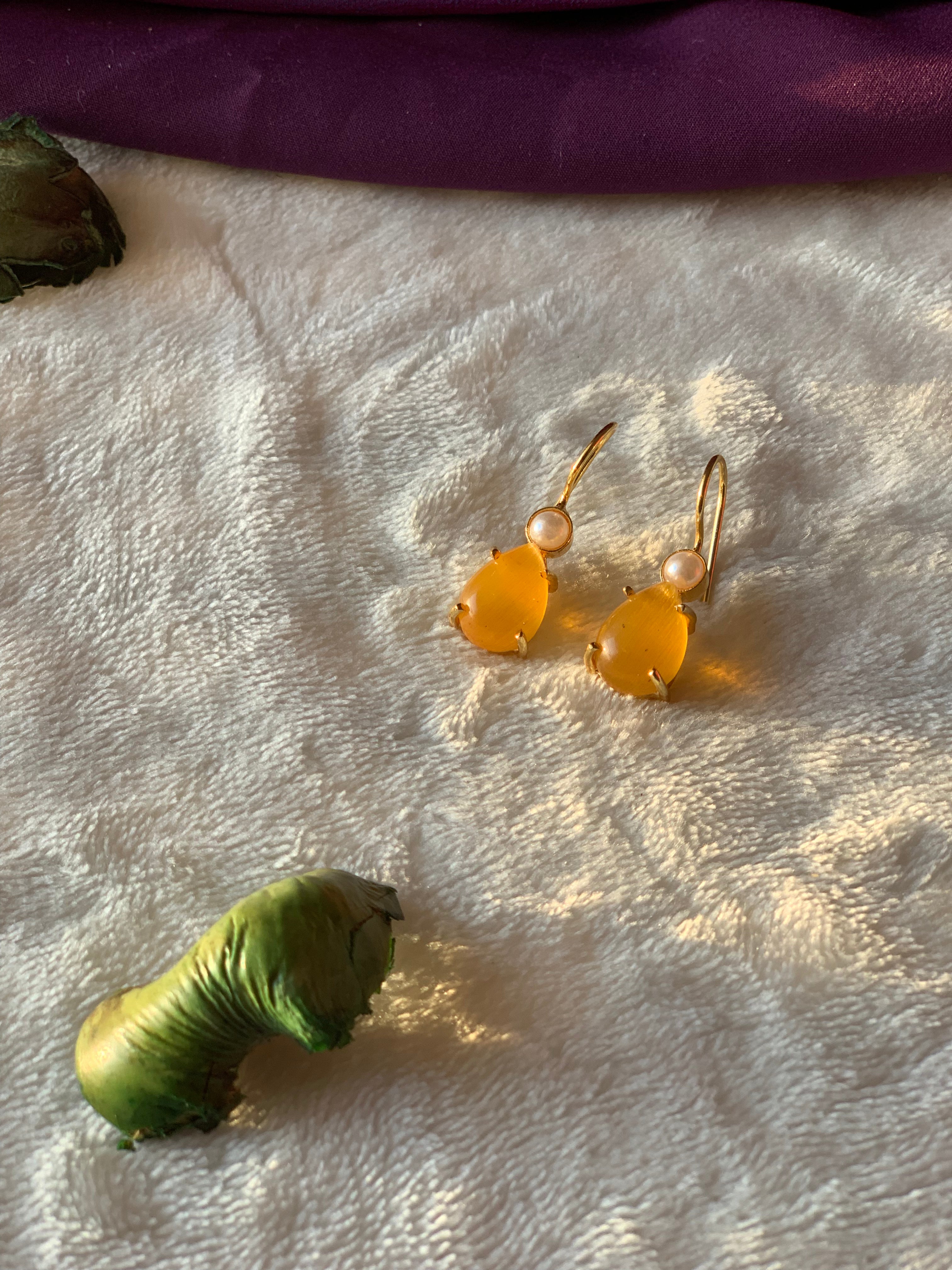 IZZA - PEARL AND RAW SEMIPRECIOUS STONE DROP EARRINGS