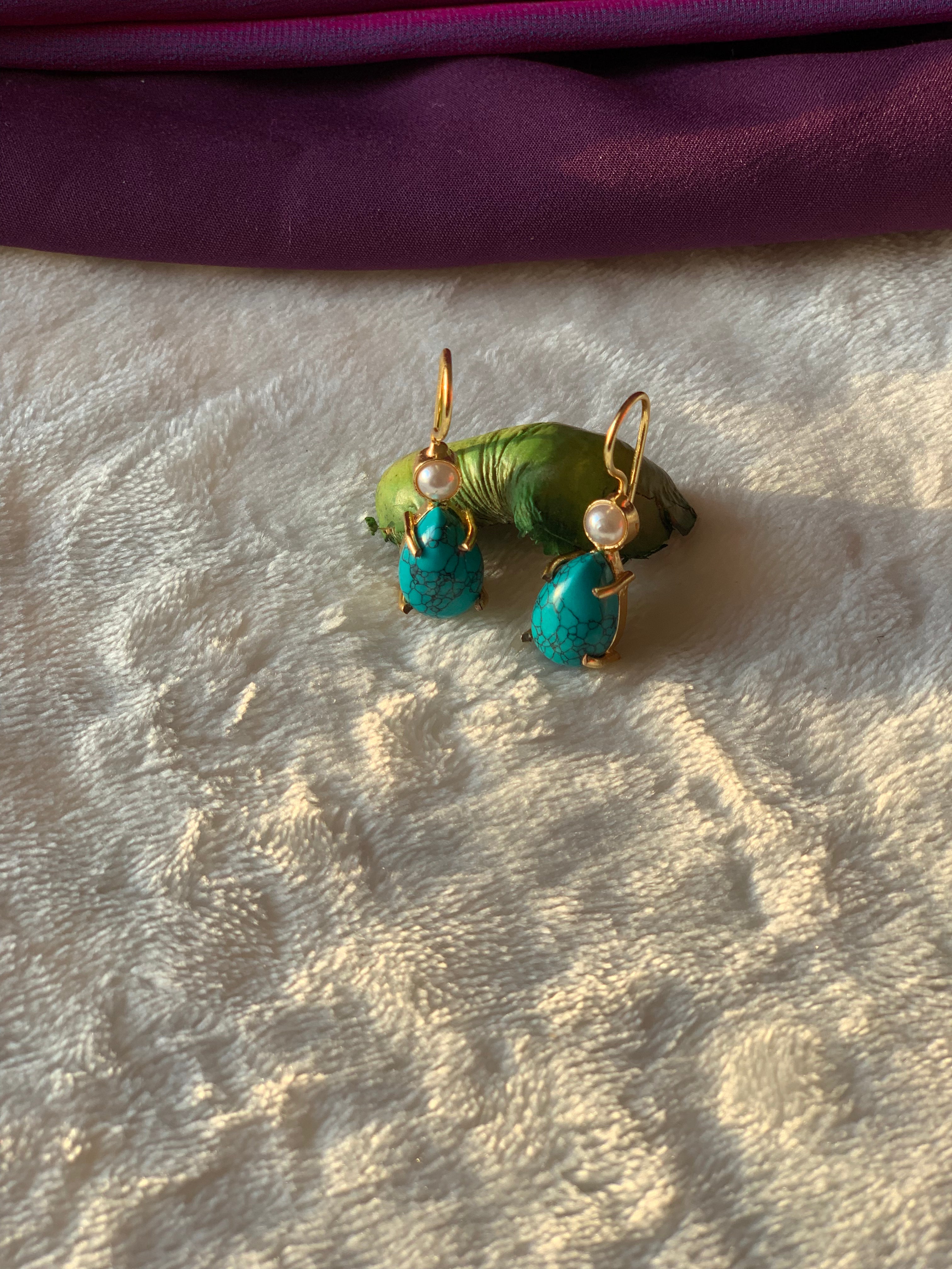 IZZA - PEARL AND RAW SEMIPRECIOUS STONE DROP EARRINGS