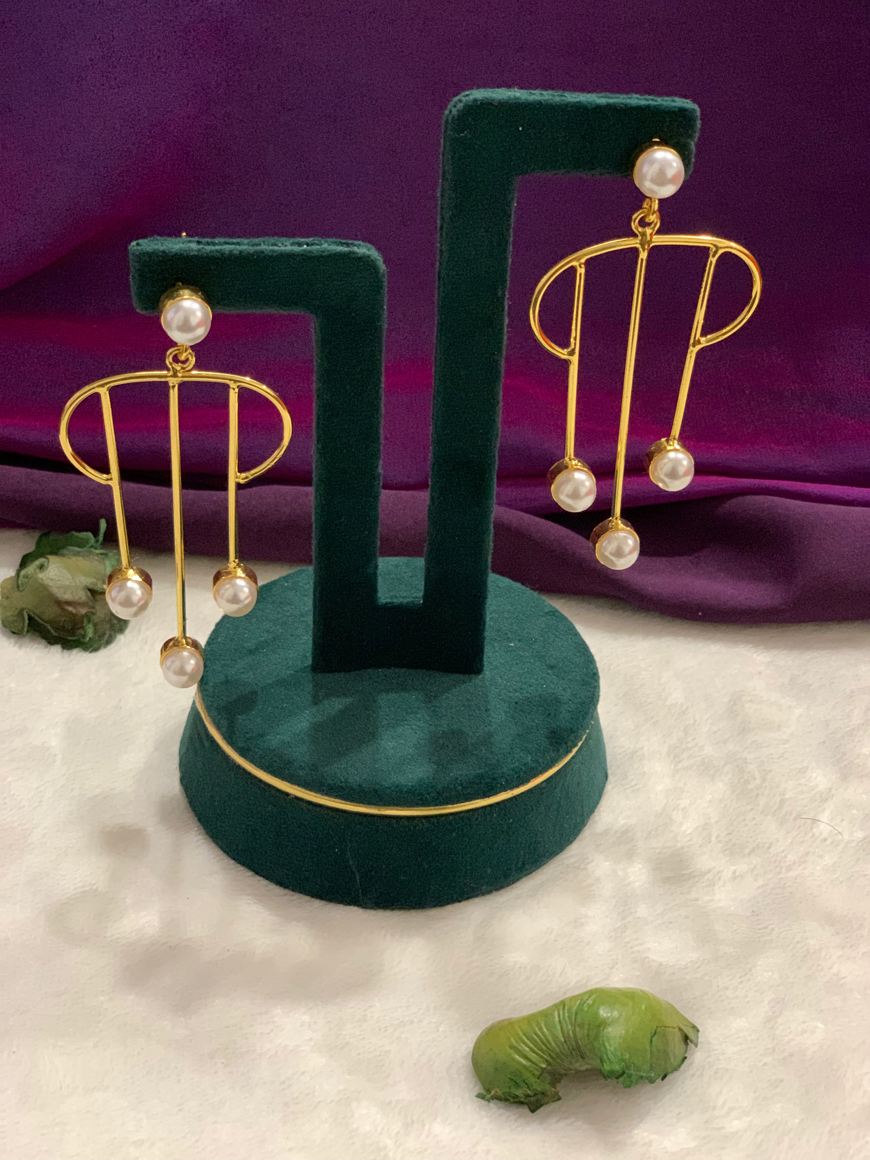 GLINT - PEARL 3 LINES DANGLER EARRINGS