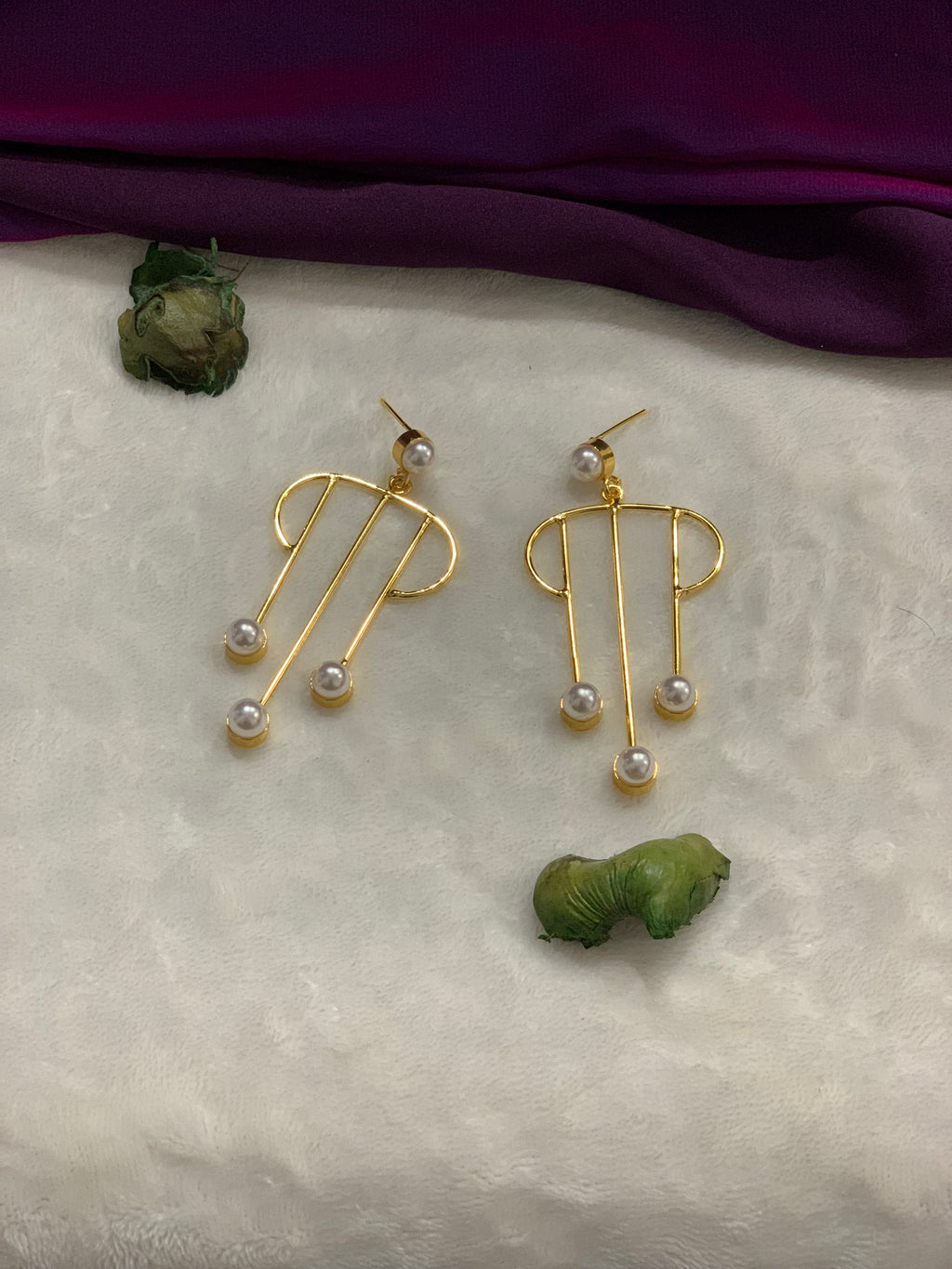 GLINT - PEARL 3 LINES DANGLER EARRINGS