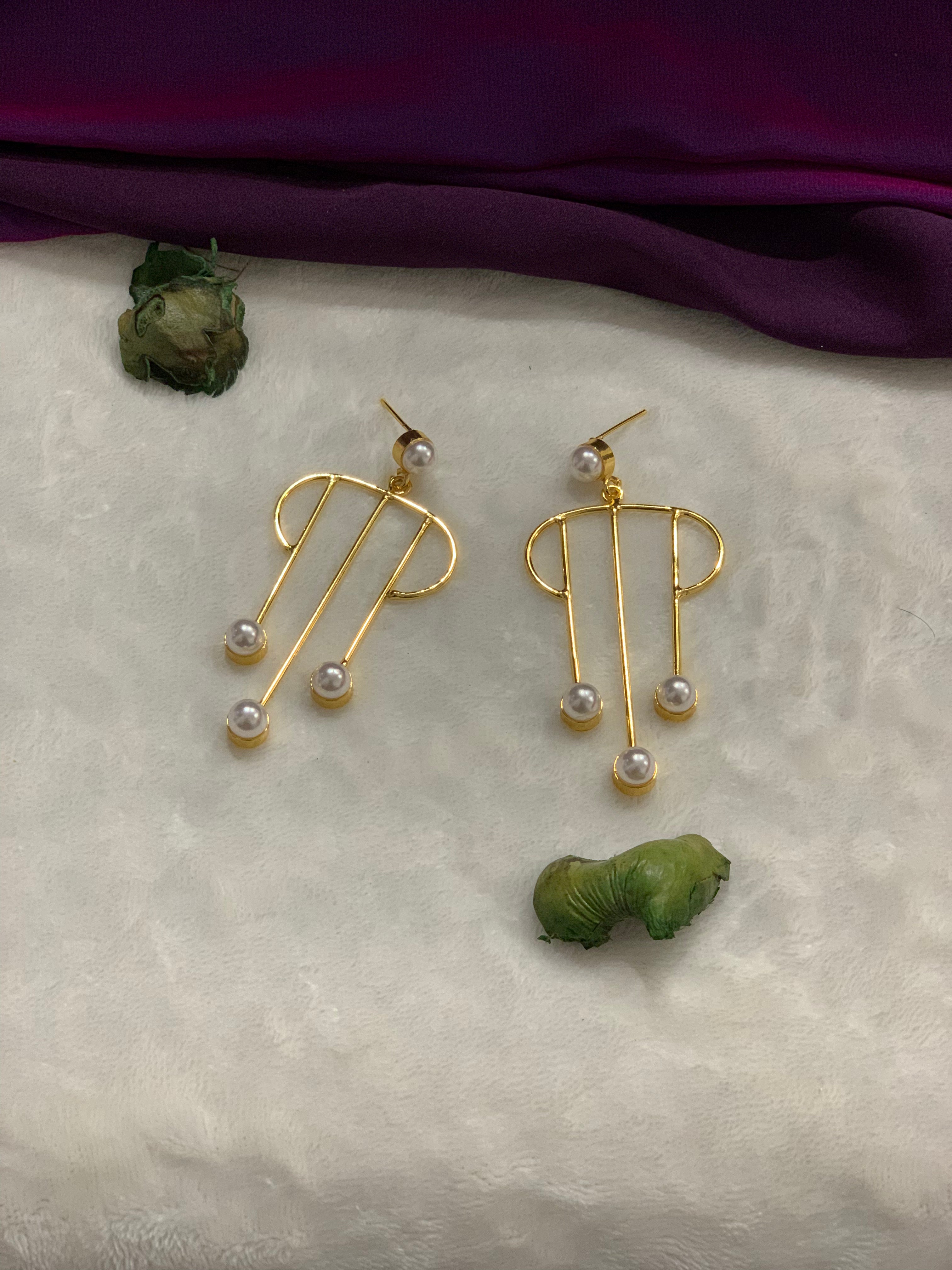 GLINT - PEARL 3 LINES DANGLER EARRINGS