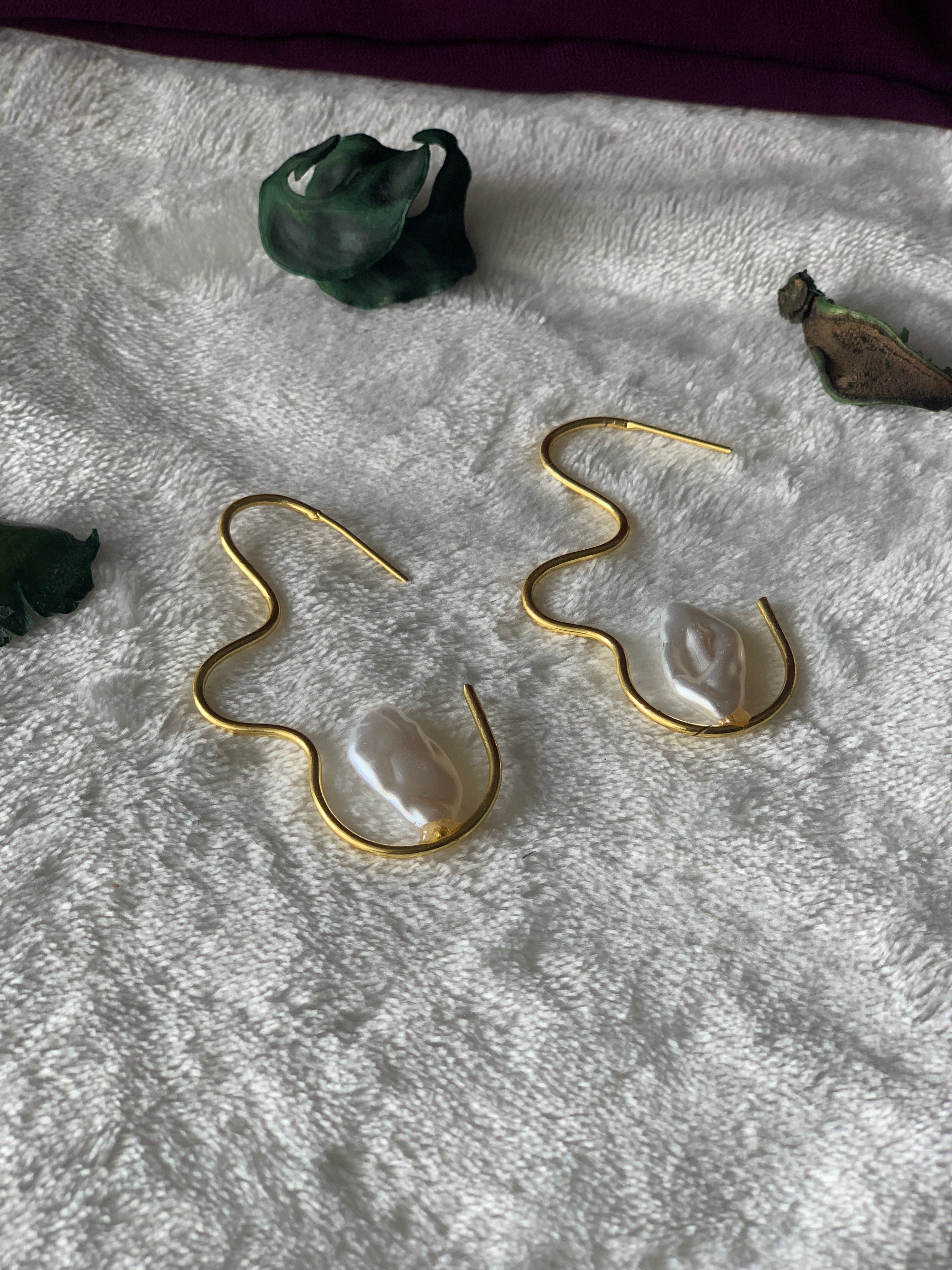 SELINE - BAROQUE PEARL SPIRAL HOOP EARRINGS