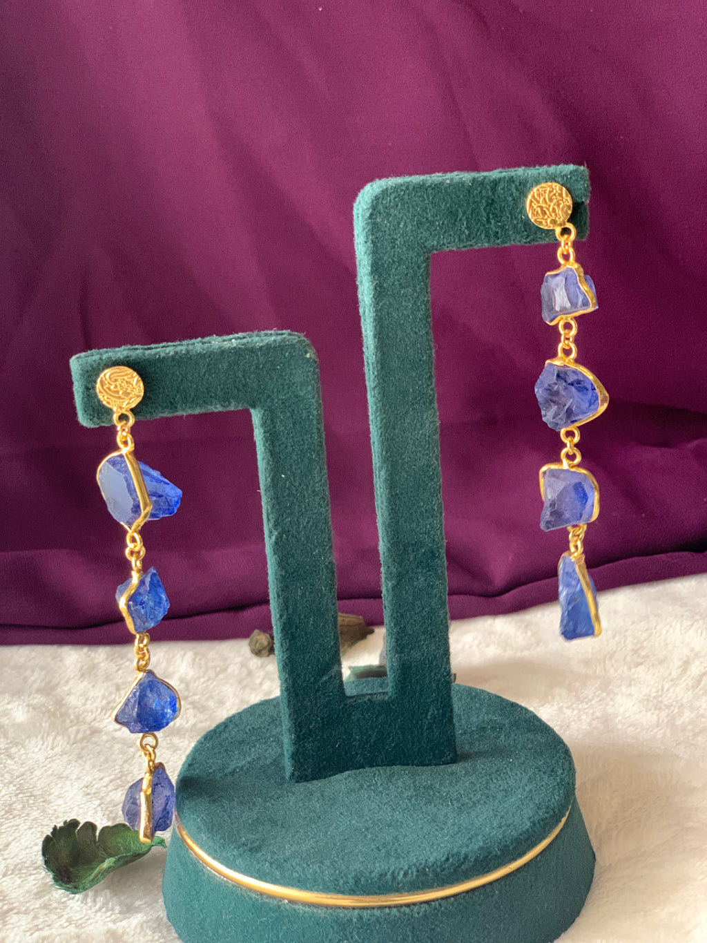 PIHU - DYED QUARTZ DANGLER EARRINGS