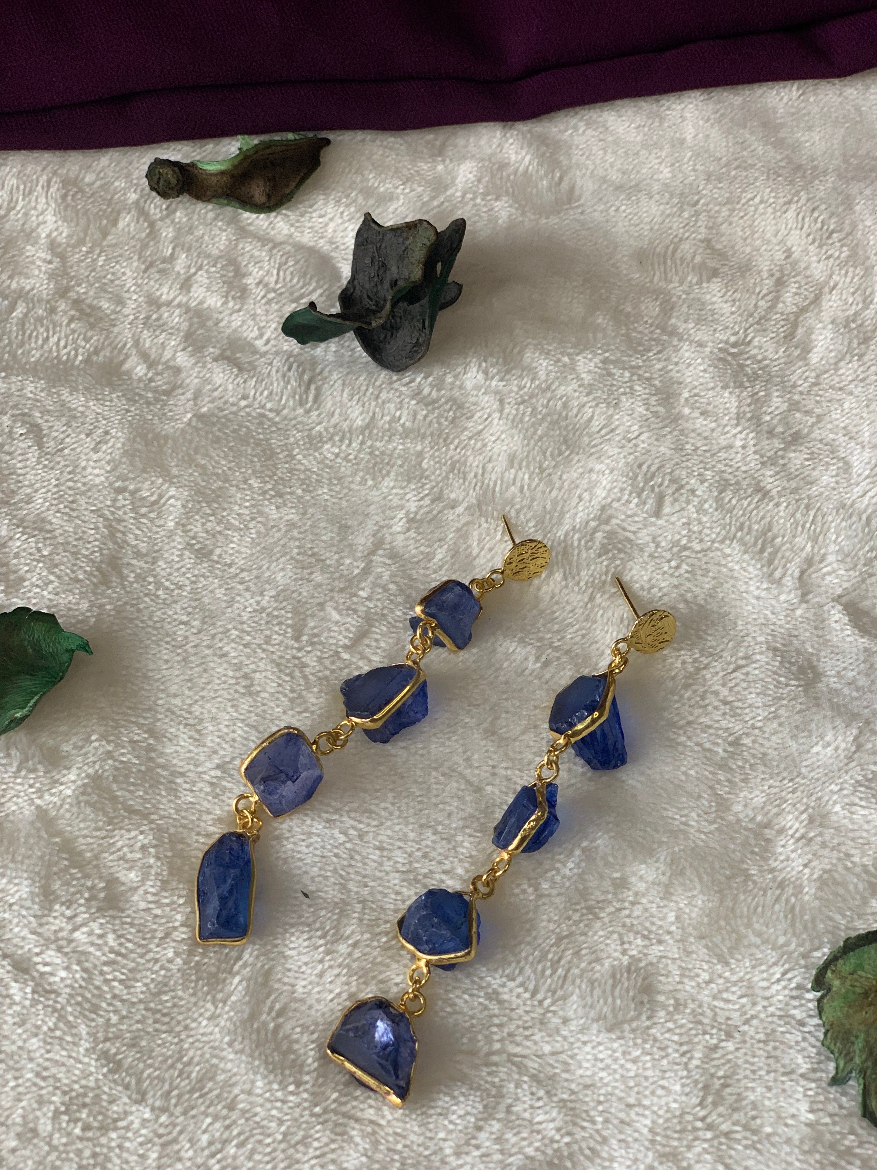 PIHU - DYED QUARTZ DANGLER EARRINGS