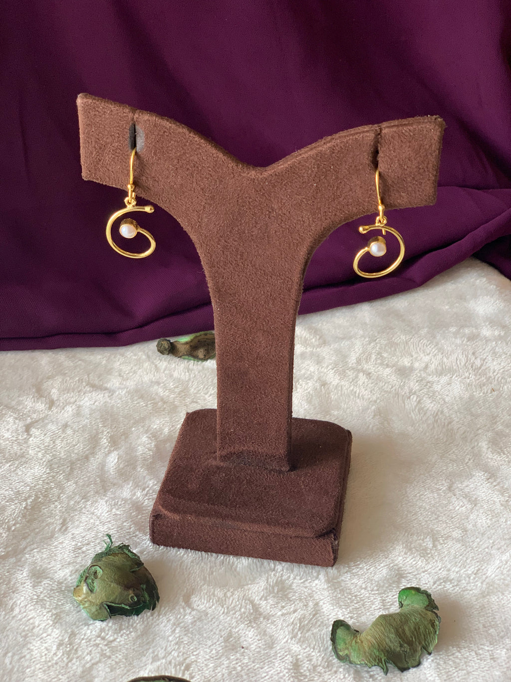 SAVERA - GOLDEN PEARL CURVE DANGLE EARRINGS