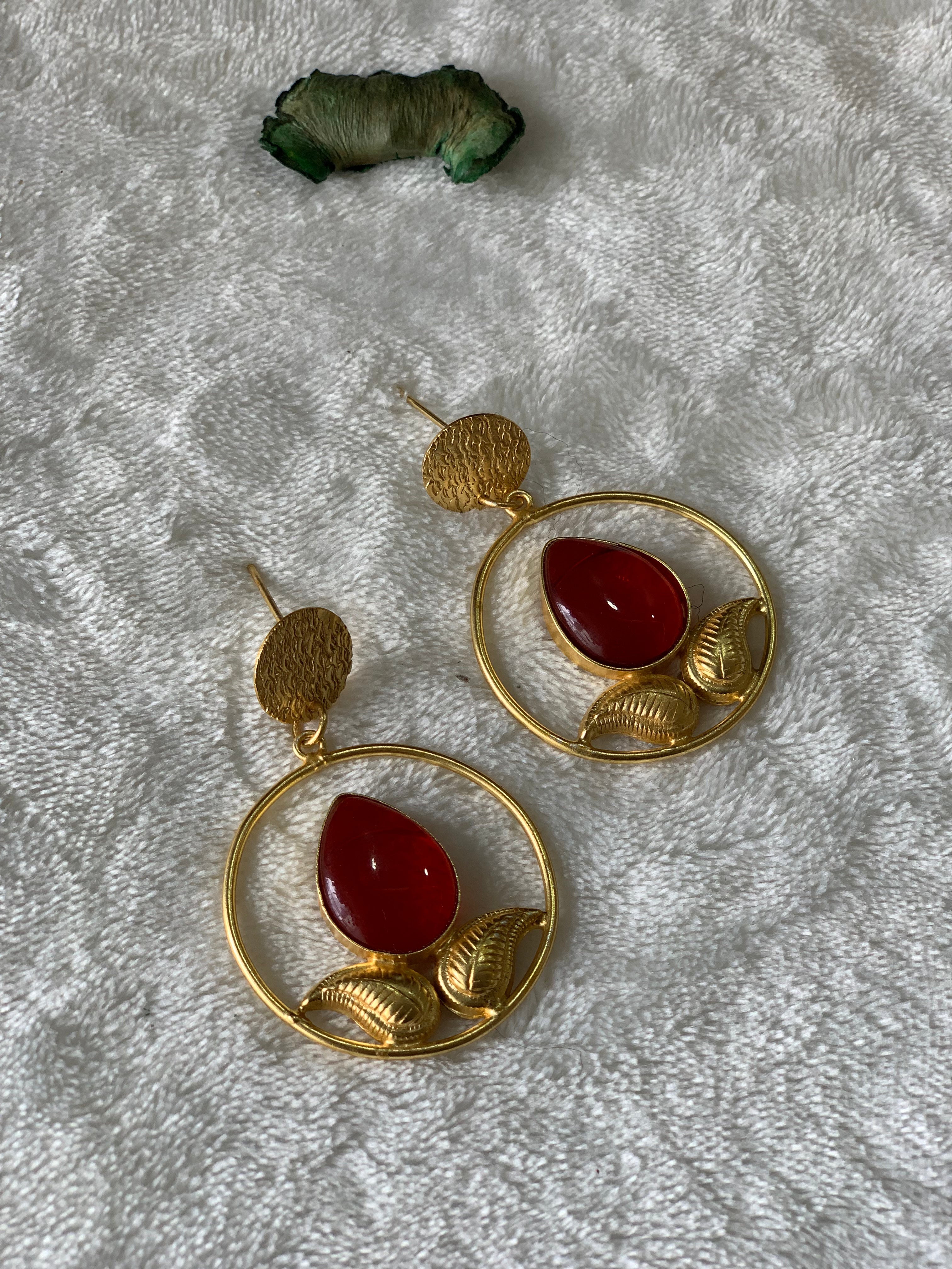 GEETIKA - TESTURED CIRCLE LEAF STONE  CHANDBALI EARRINGS