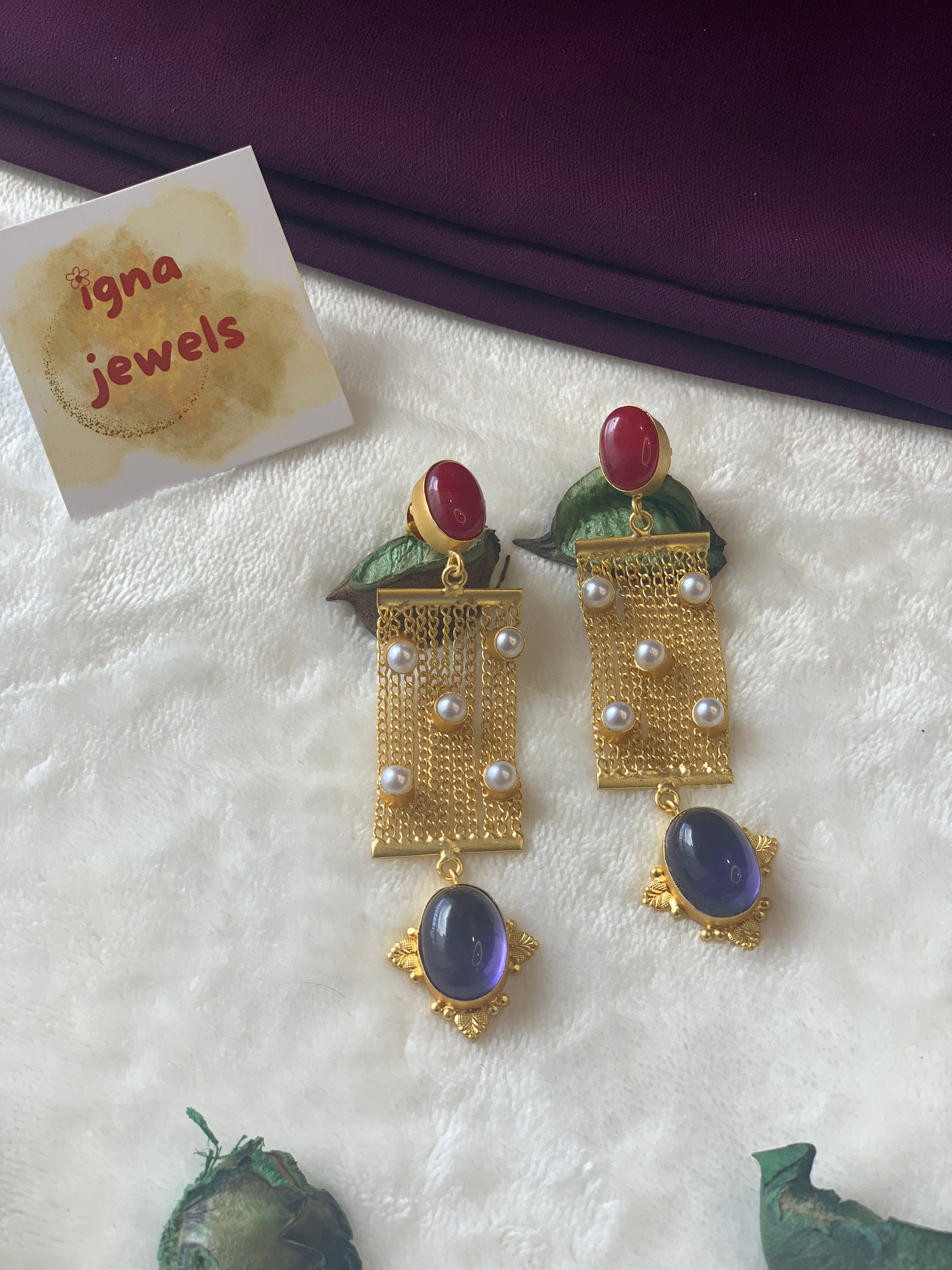 SHYLA - GOLDEN STRINGS WITH PEARLS AND STONES EARRINGS