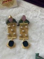 SHYLA - GOLDEN STRINGS WITH PEARLS AND STONES EARRINGS