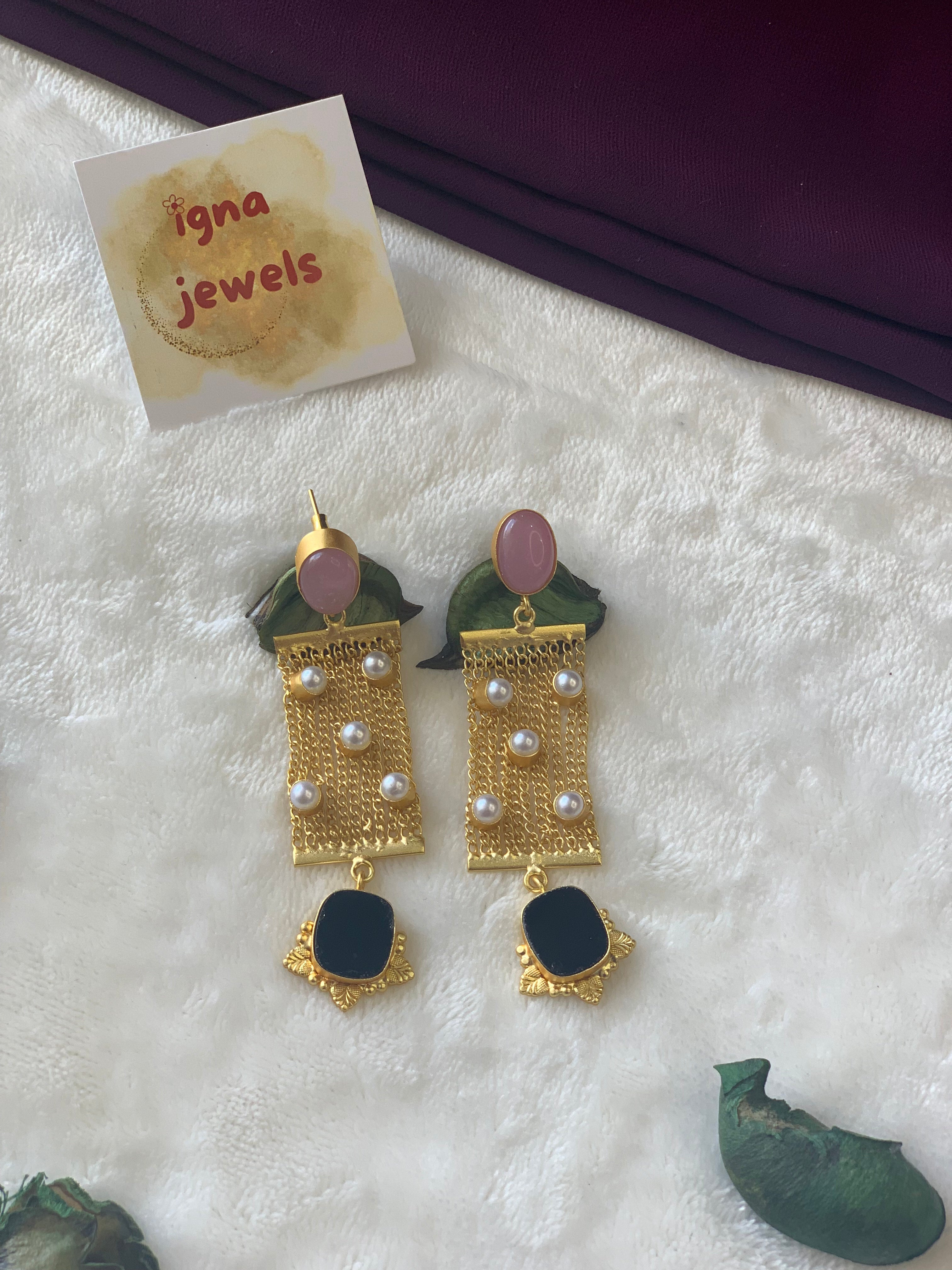 SHYLA - GOLDEN STRINGS WITH PEARLS AND STONES EARRINGS