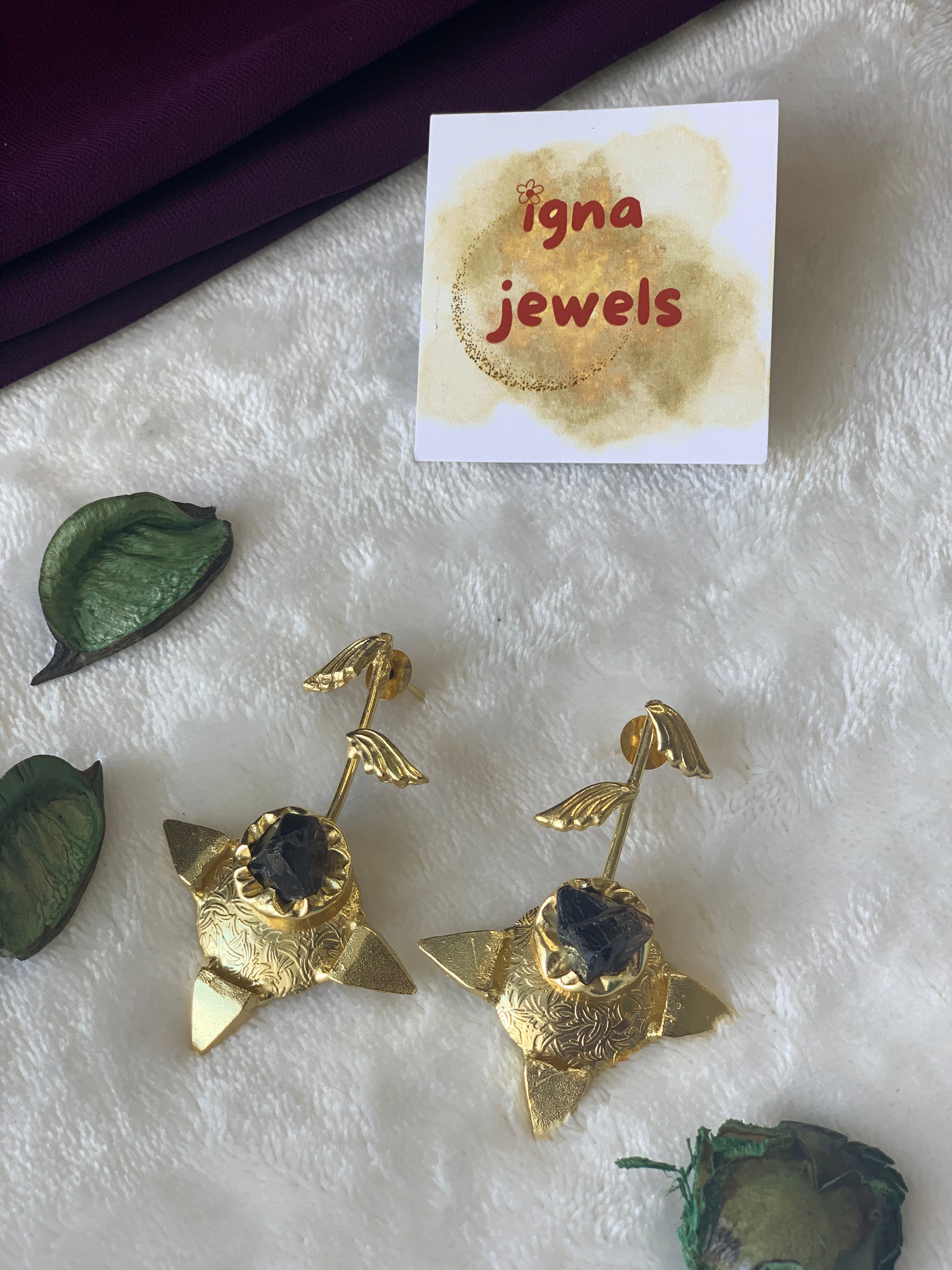 FELINA - GOLDEN TEXTURED RAW STONE PROJECTED STUD EARRINGS