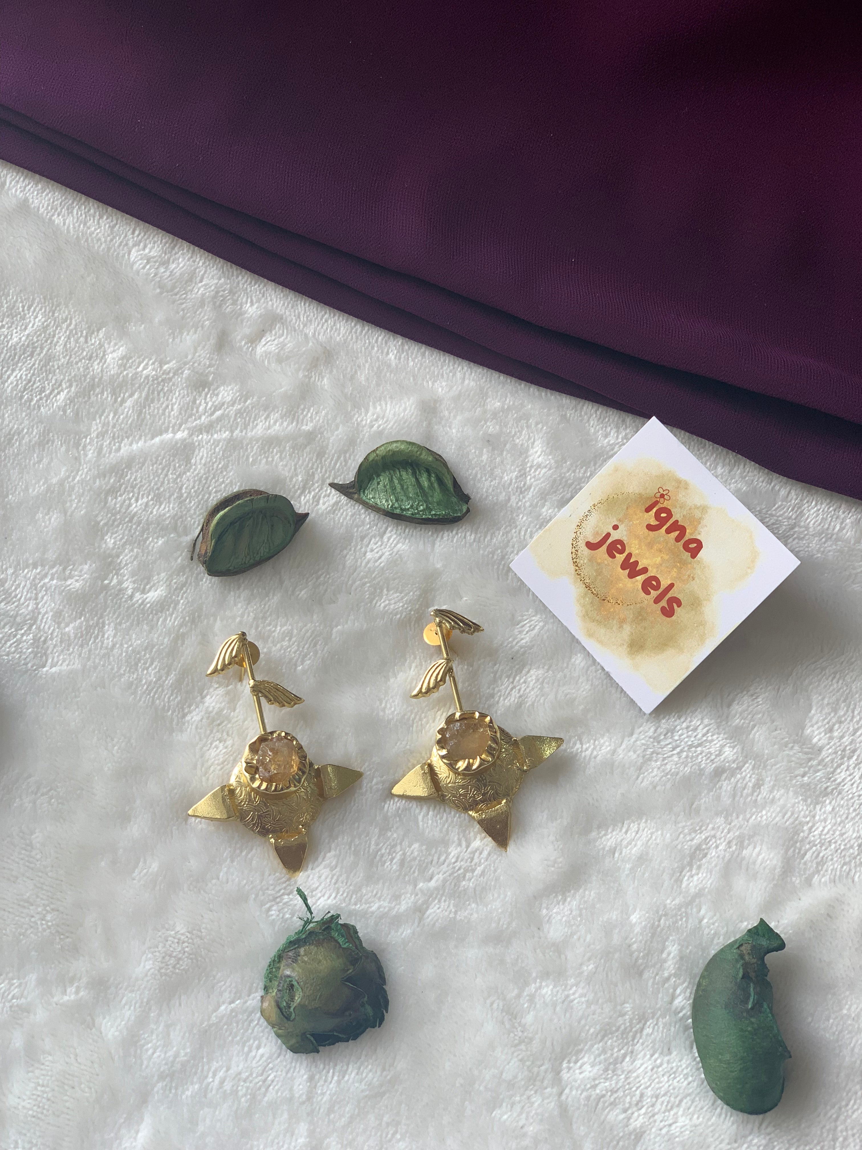 FELINA - GOLDEN TEXTURED RAW STONE PROJECTED STUD EARRINGS