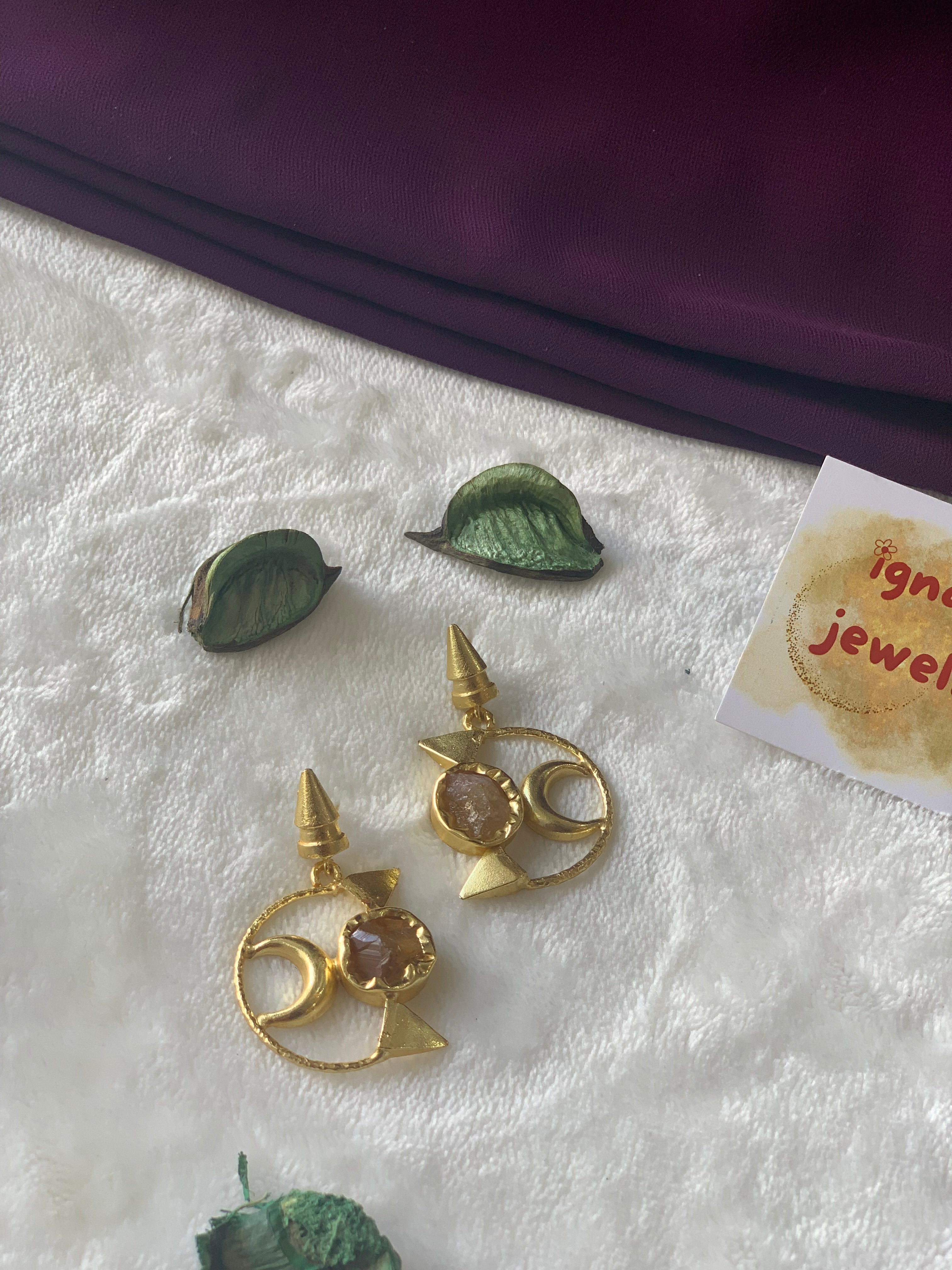 DONSTINA - GOLDEN  HALF MOON IN SEMICIRCLE EARRINGS