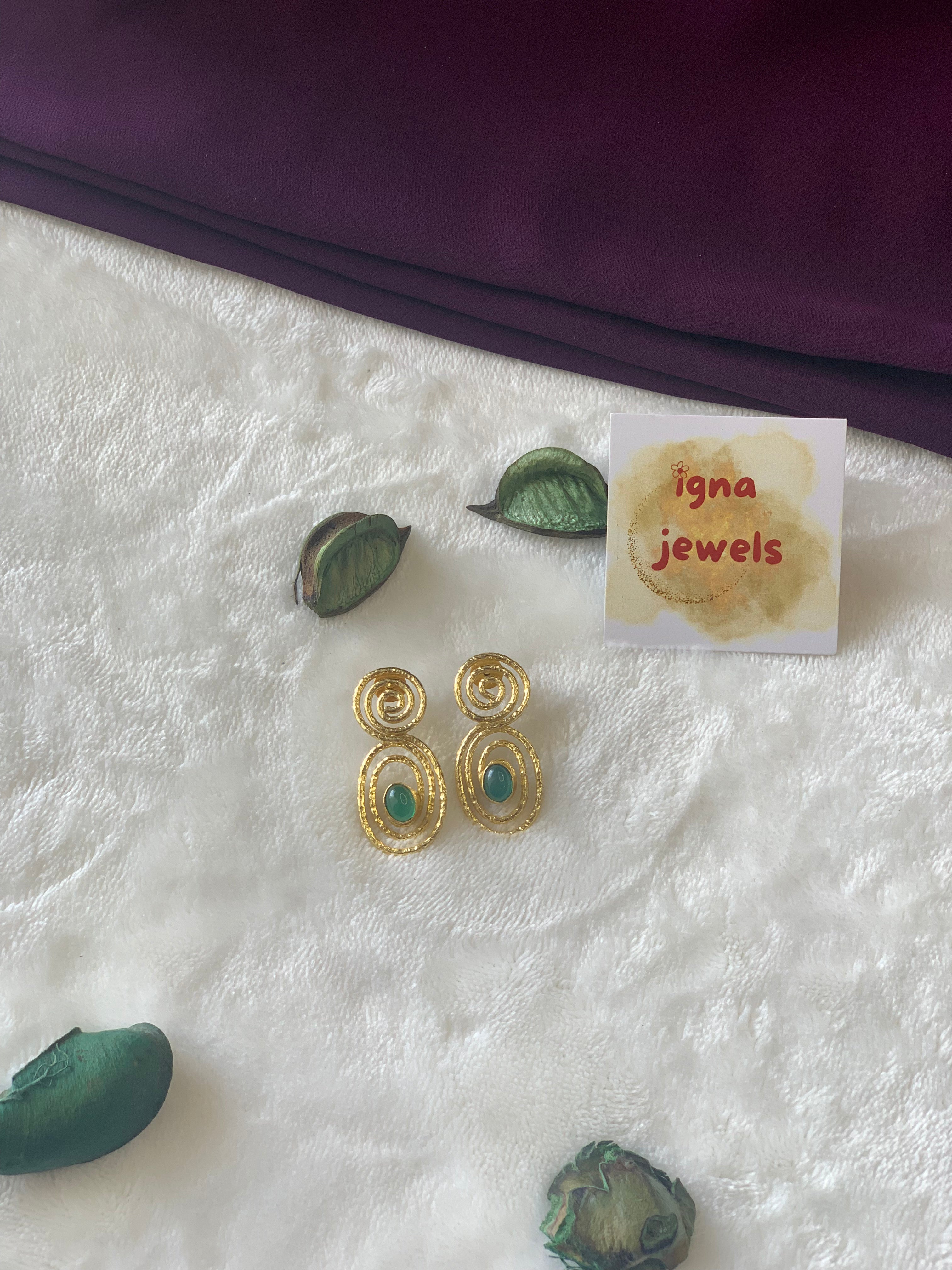 SHYNO - GOLDEN OVAL LOOP WITH STONE EARRINGS