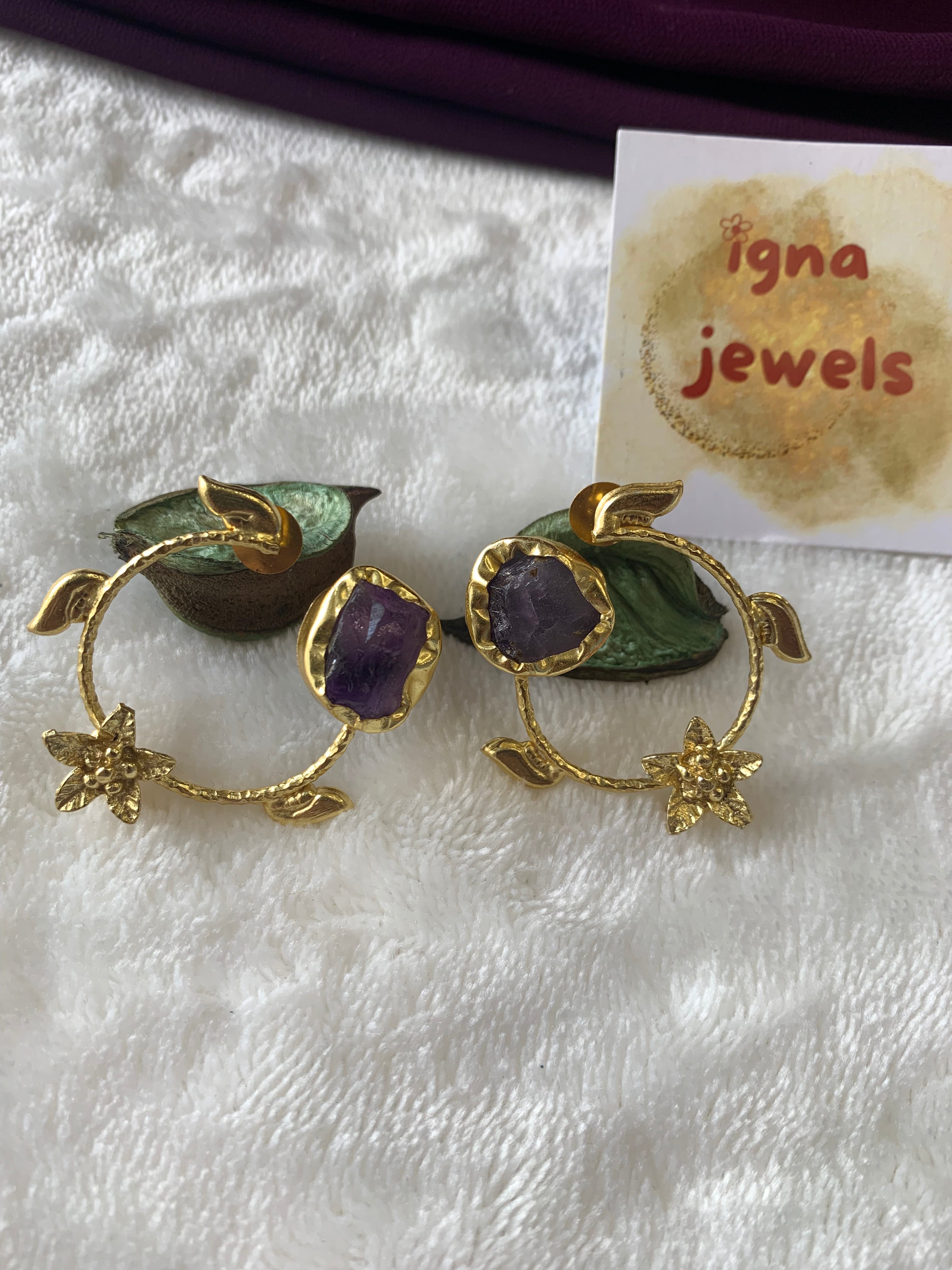 ANI - GOLDEN CIRCLE FLOWER AND STONE STUD EARRINGS