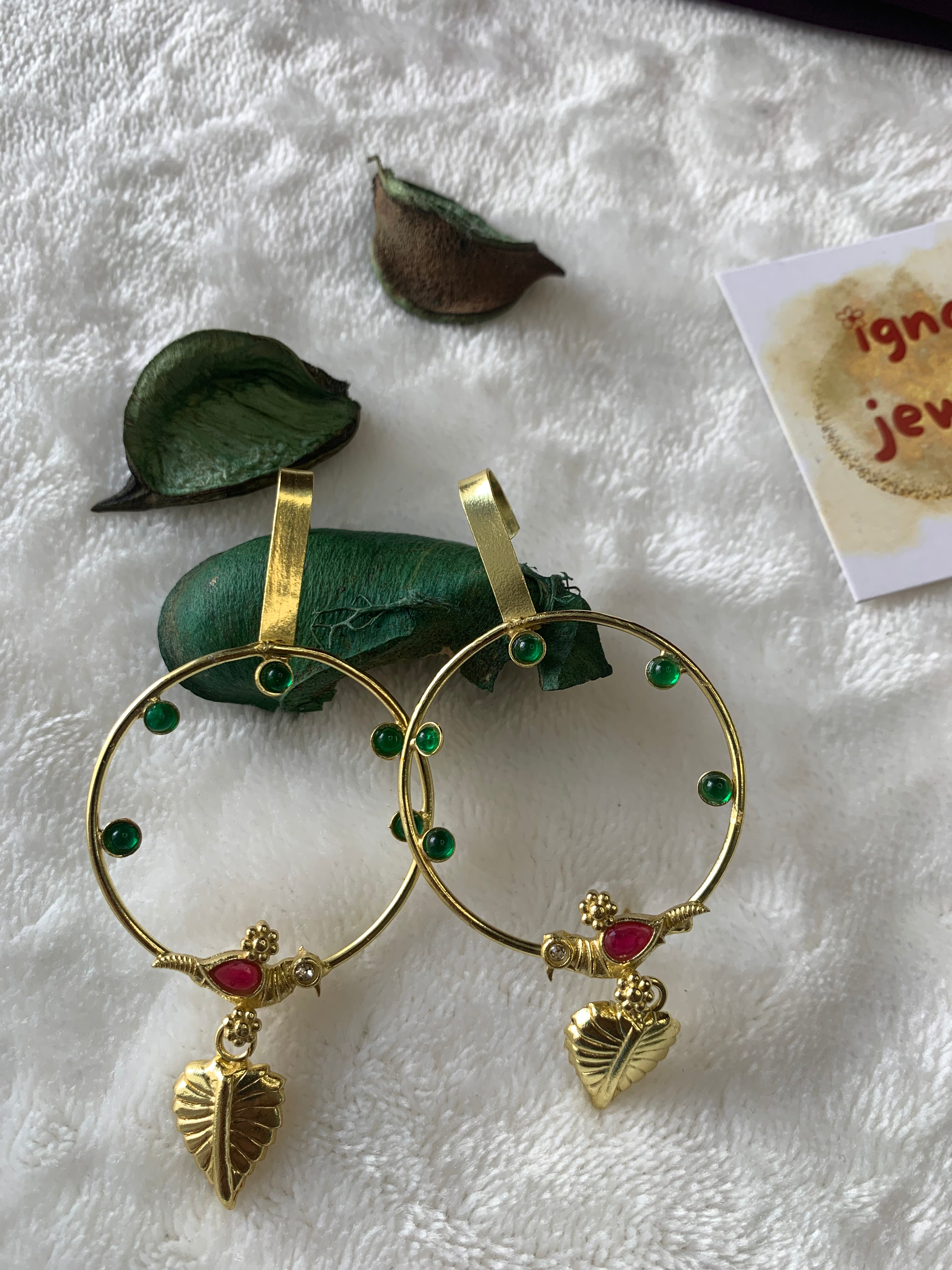 ZOOEY - GOLDEN BIRD AND STONES ROUND PIERCED EARCUFFS