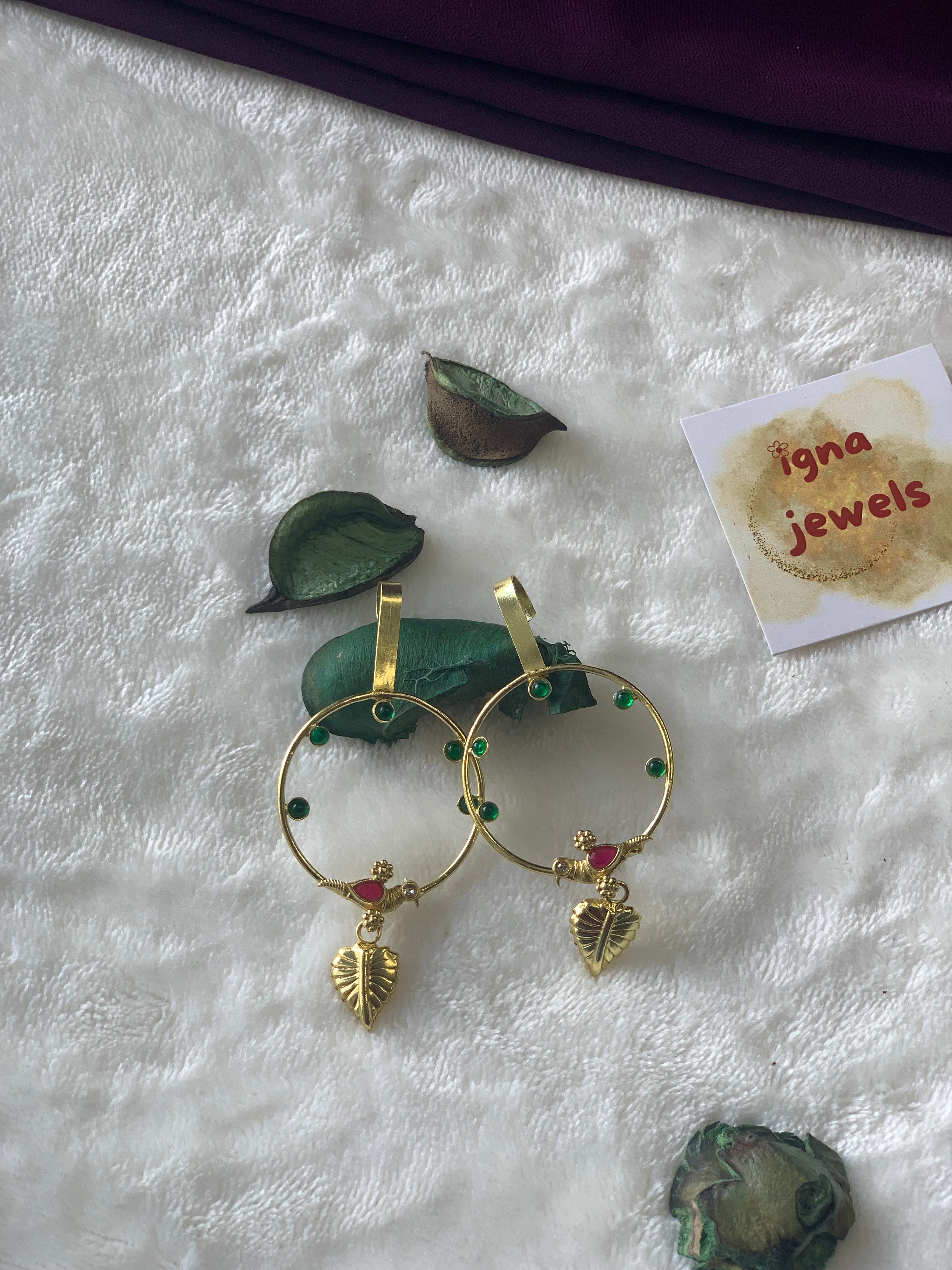 ZOOEY - GOLDEN BIRD AND STONES ROUND PIERCED EARCUFFS
