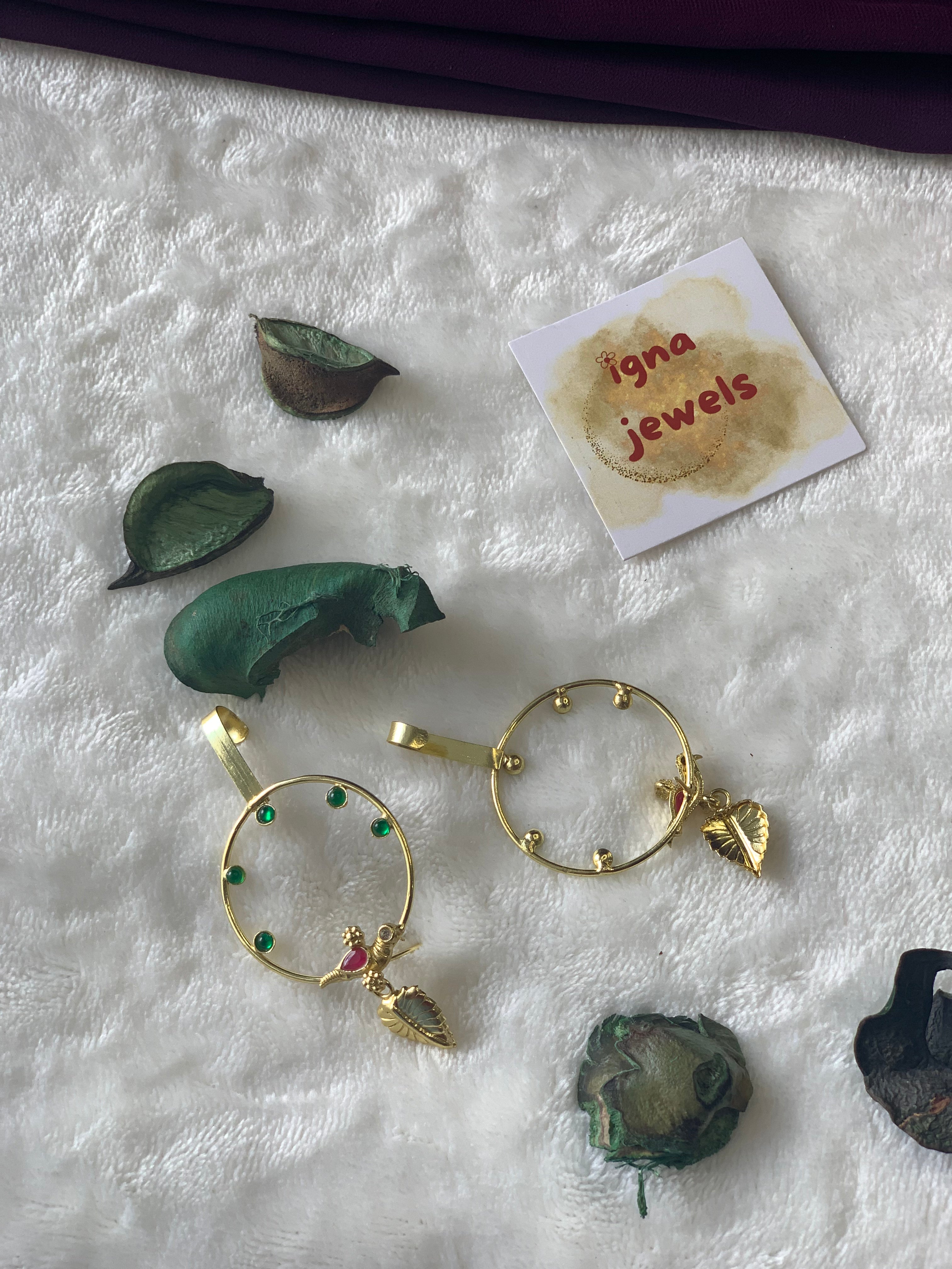 ZOOEY - GOLDEN BIRD AND STONES ROUND PIERCED EARCUFFS