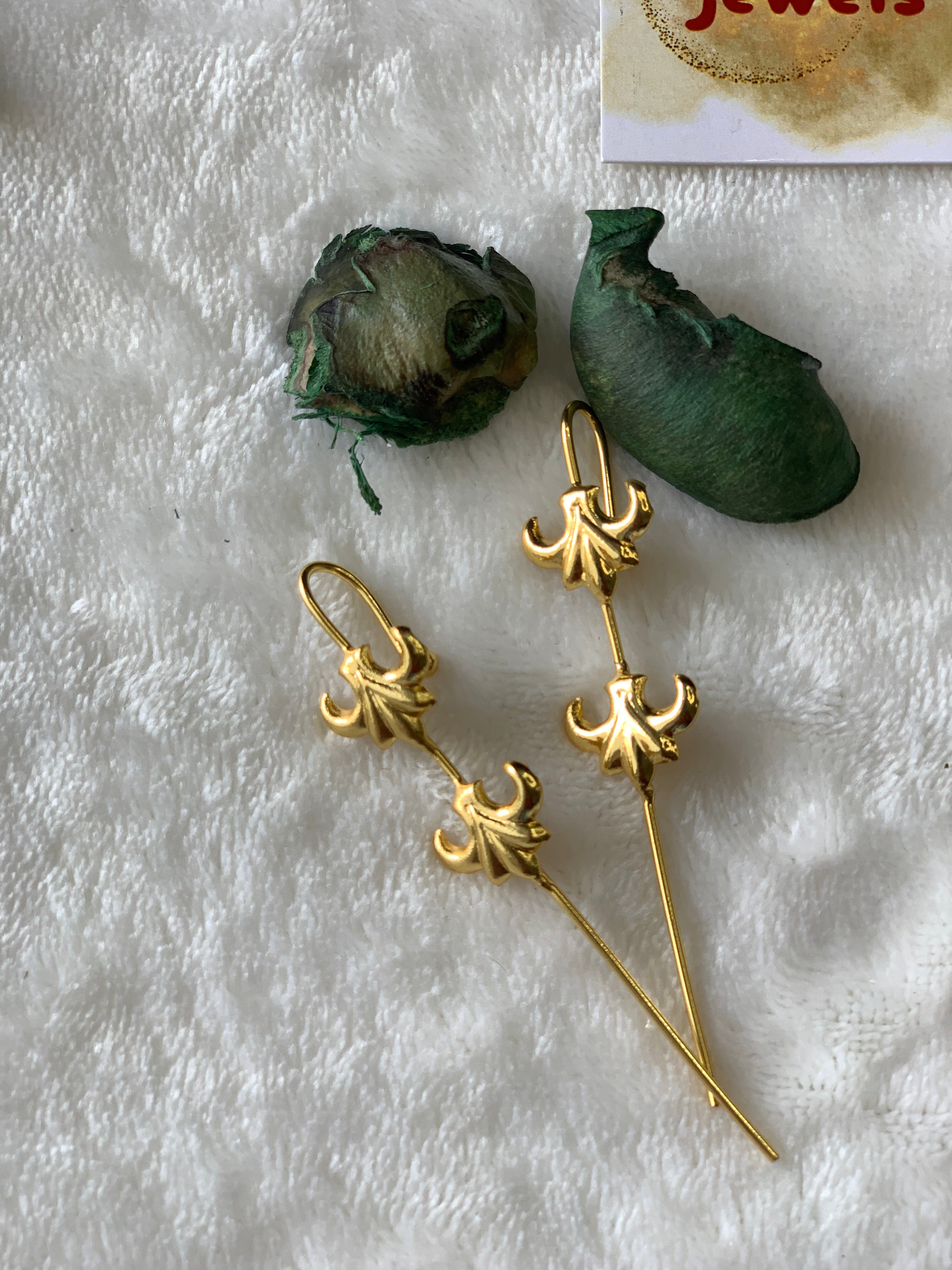 HELENA- GOLDEN DUAL PENTSPEAR EARCUFFS