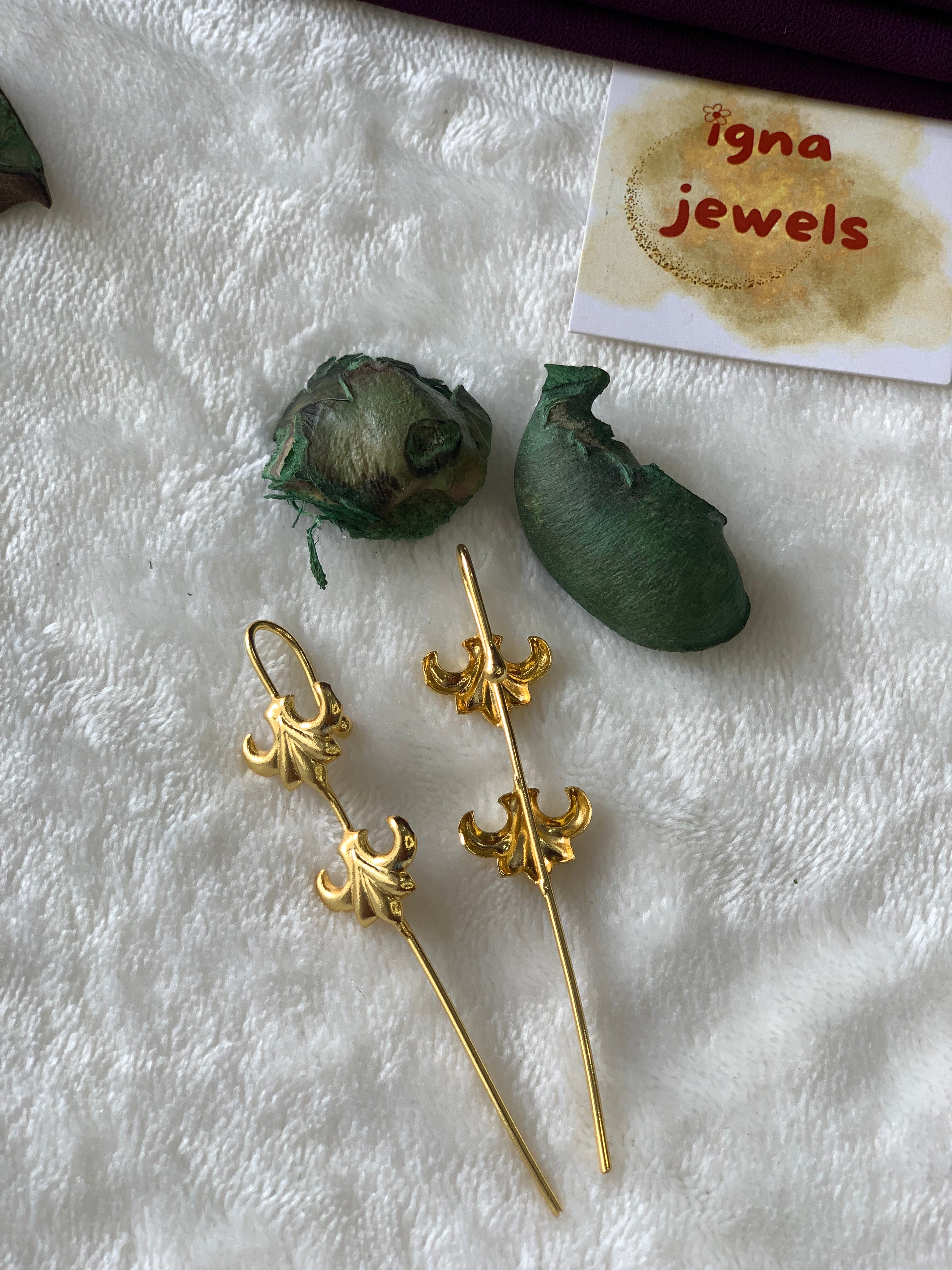 HELENA- GOLDEN DUAL PENTSPEAR EARCUFFS