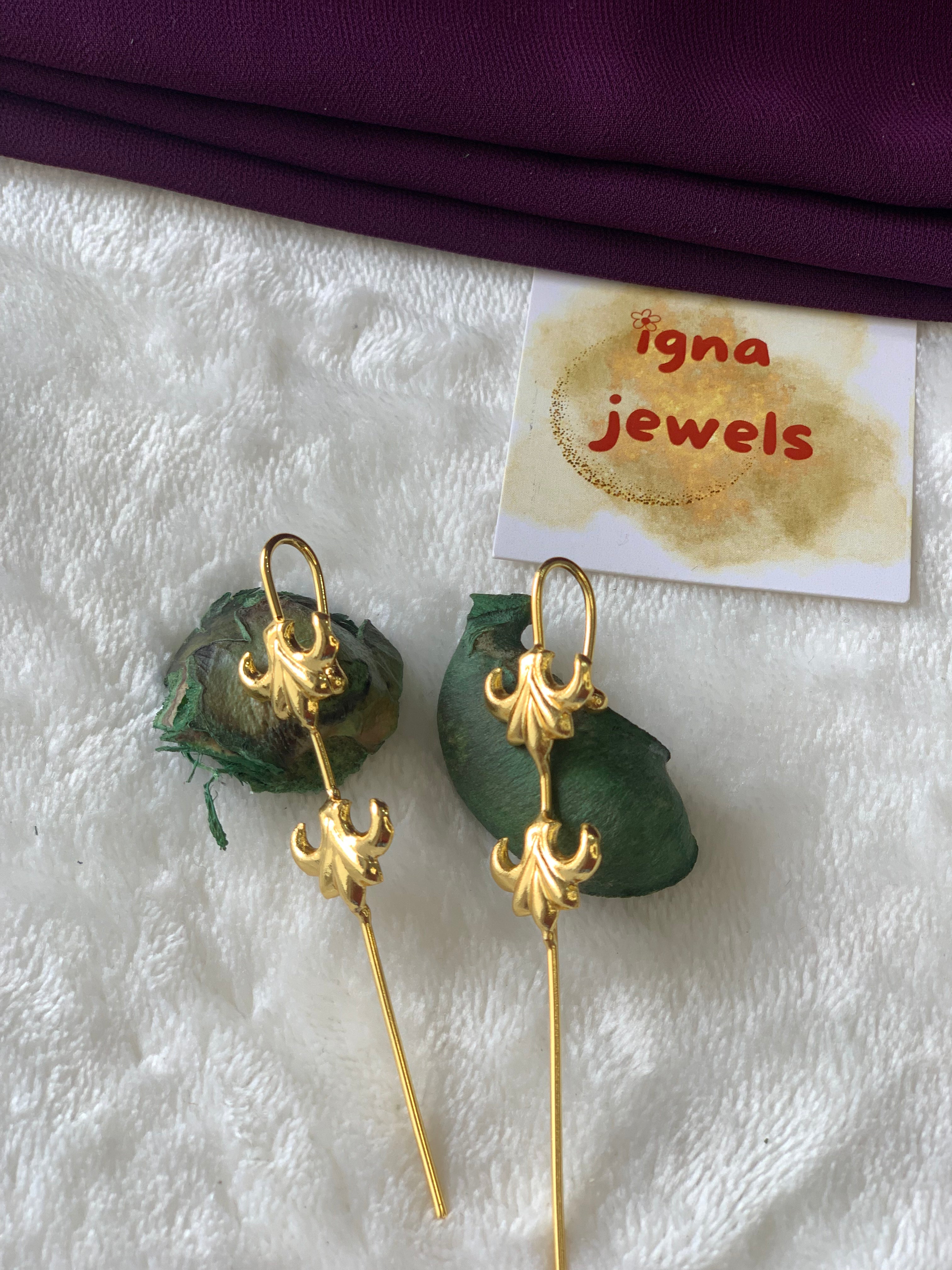 HELENA- GOLDEN DUAL PENTSPEAR EARCUFFS