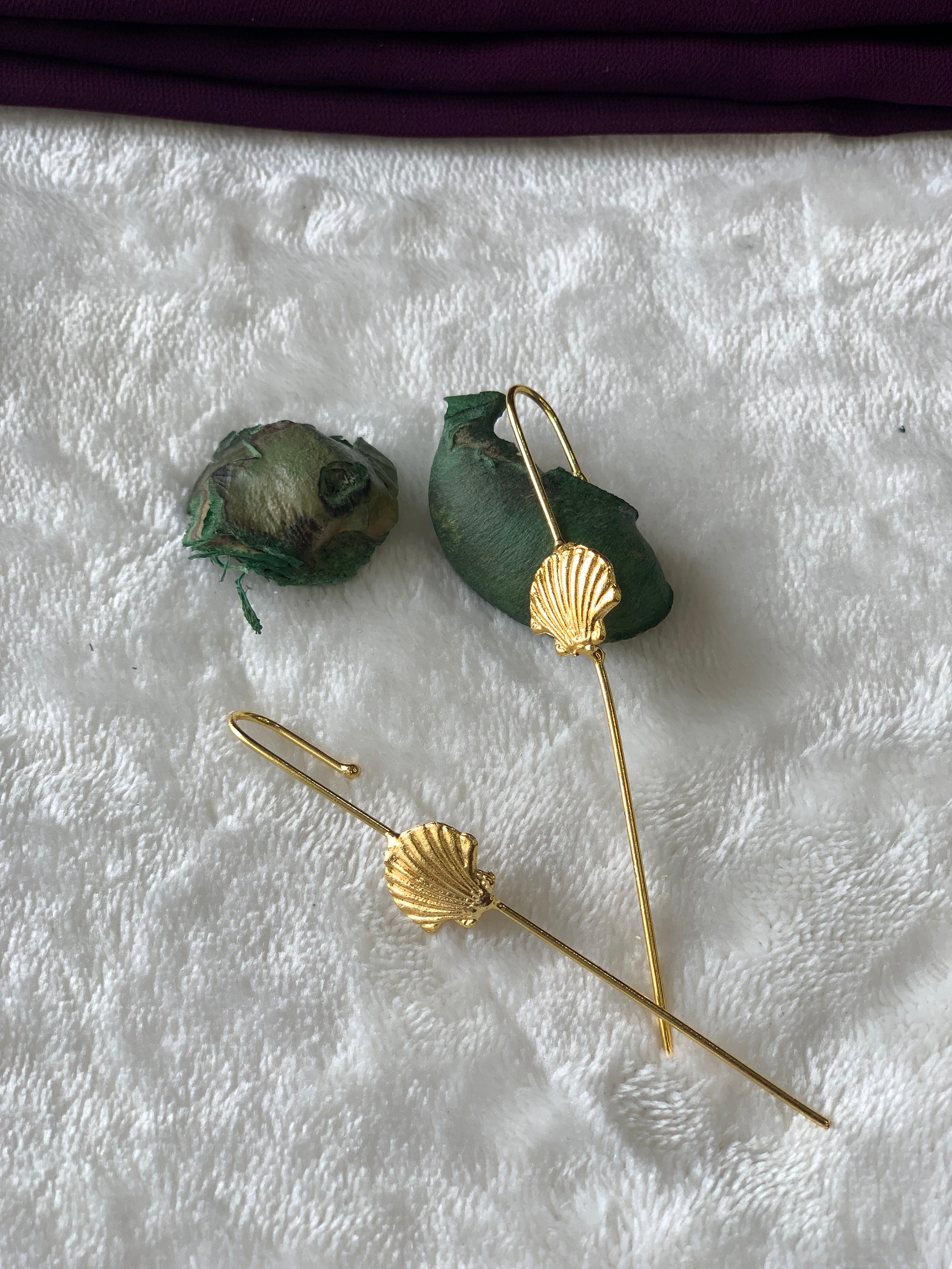 NICOLE- GOLDEN DUAL UPWARD SHELL EARCUFFS