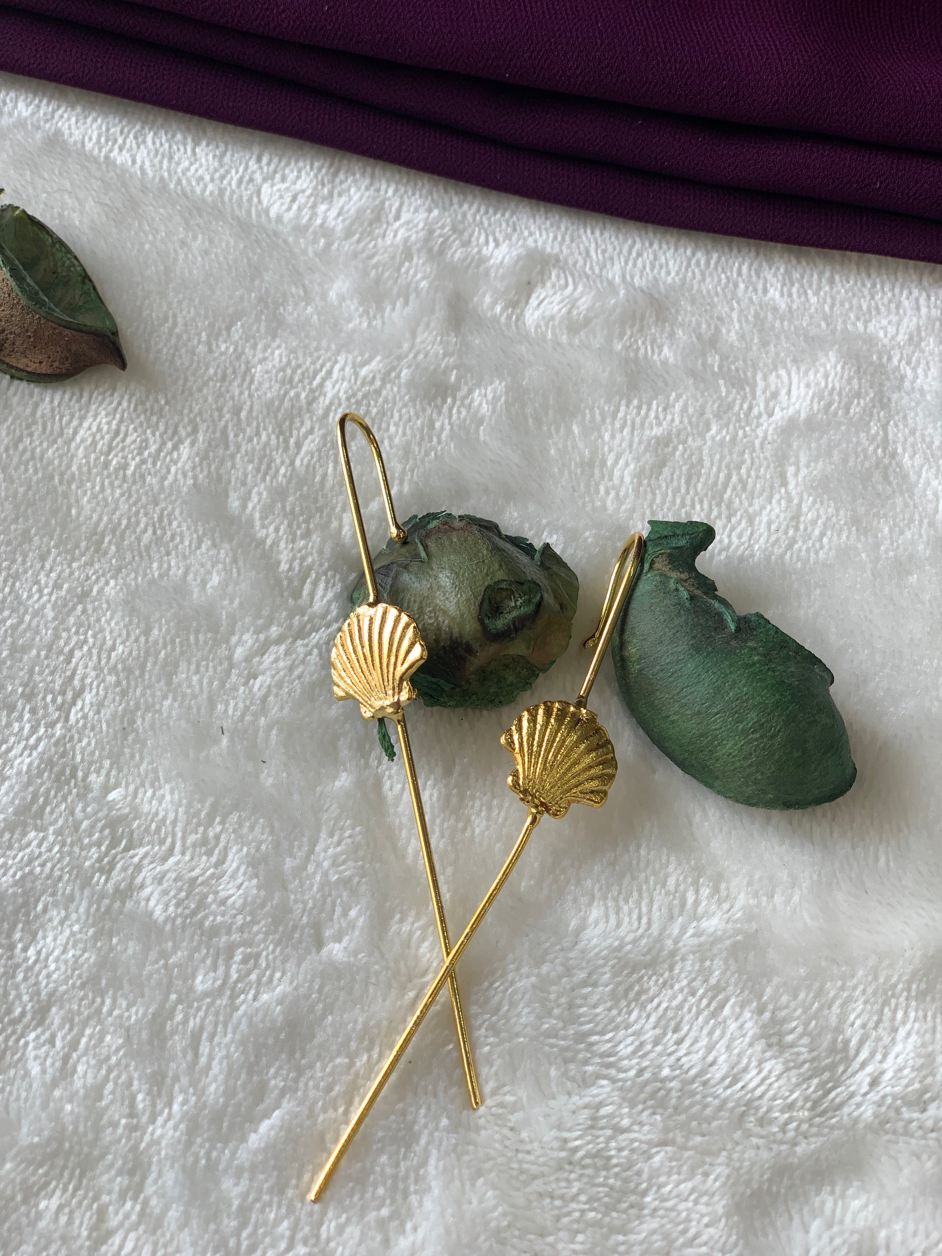 NICOLE- GOLDEN DUAL UPWARD SHELL EARCUFFS