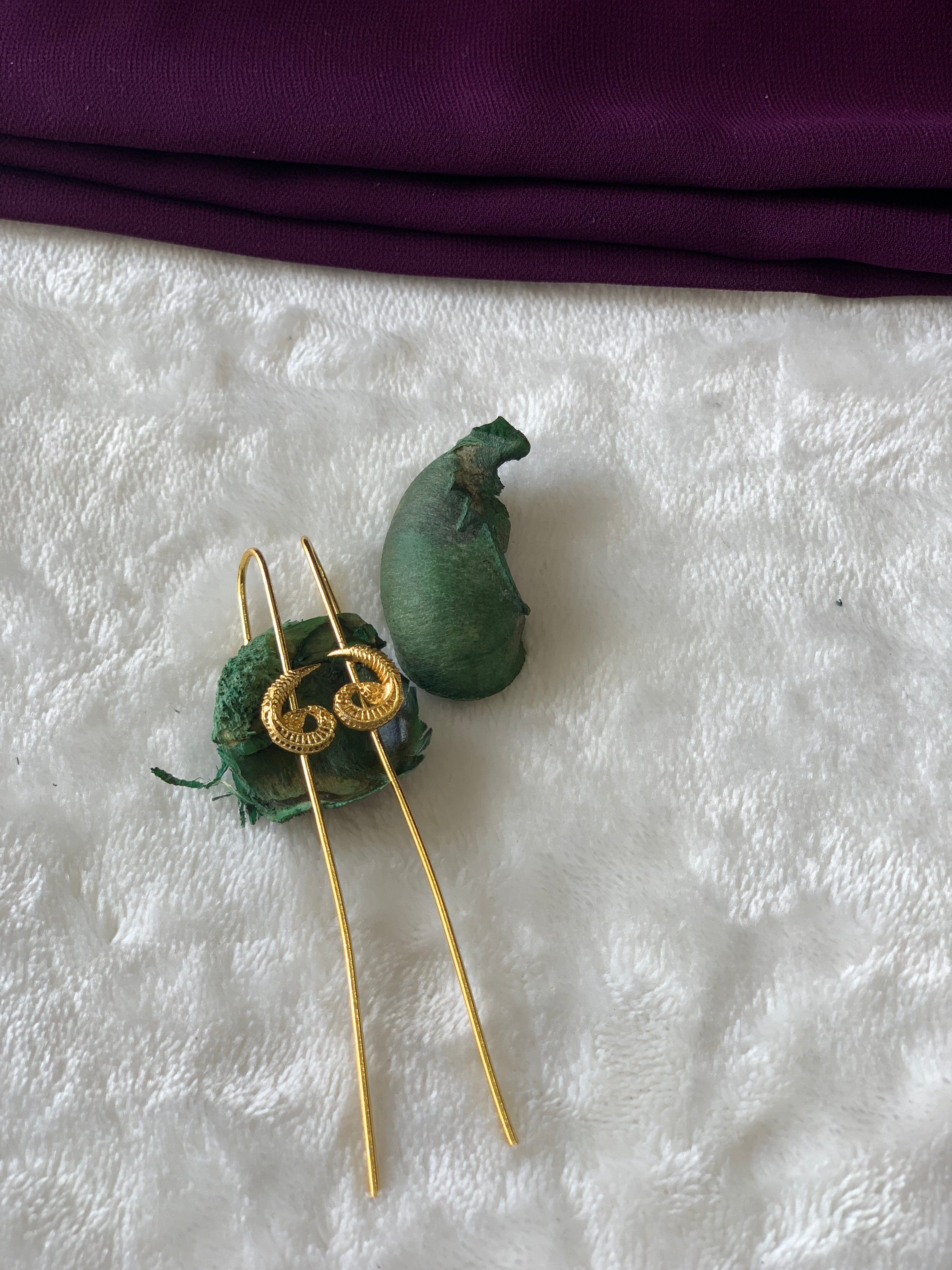 SANDRA- GOLDEN INVERSE NINE EARCUFFS