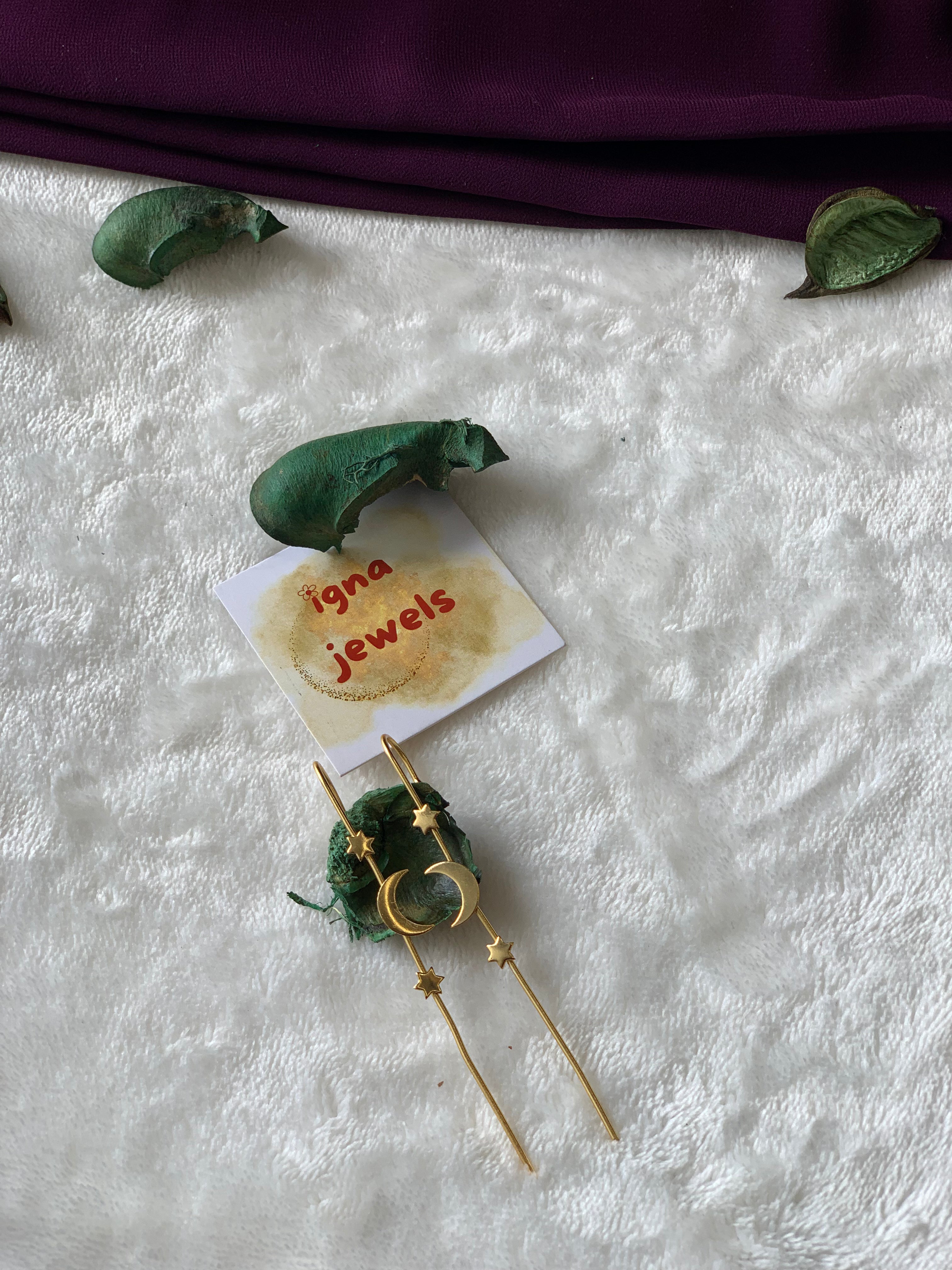 DEMI - GOLDEN MOON STARS EARCUFFS