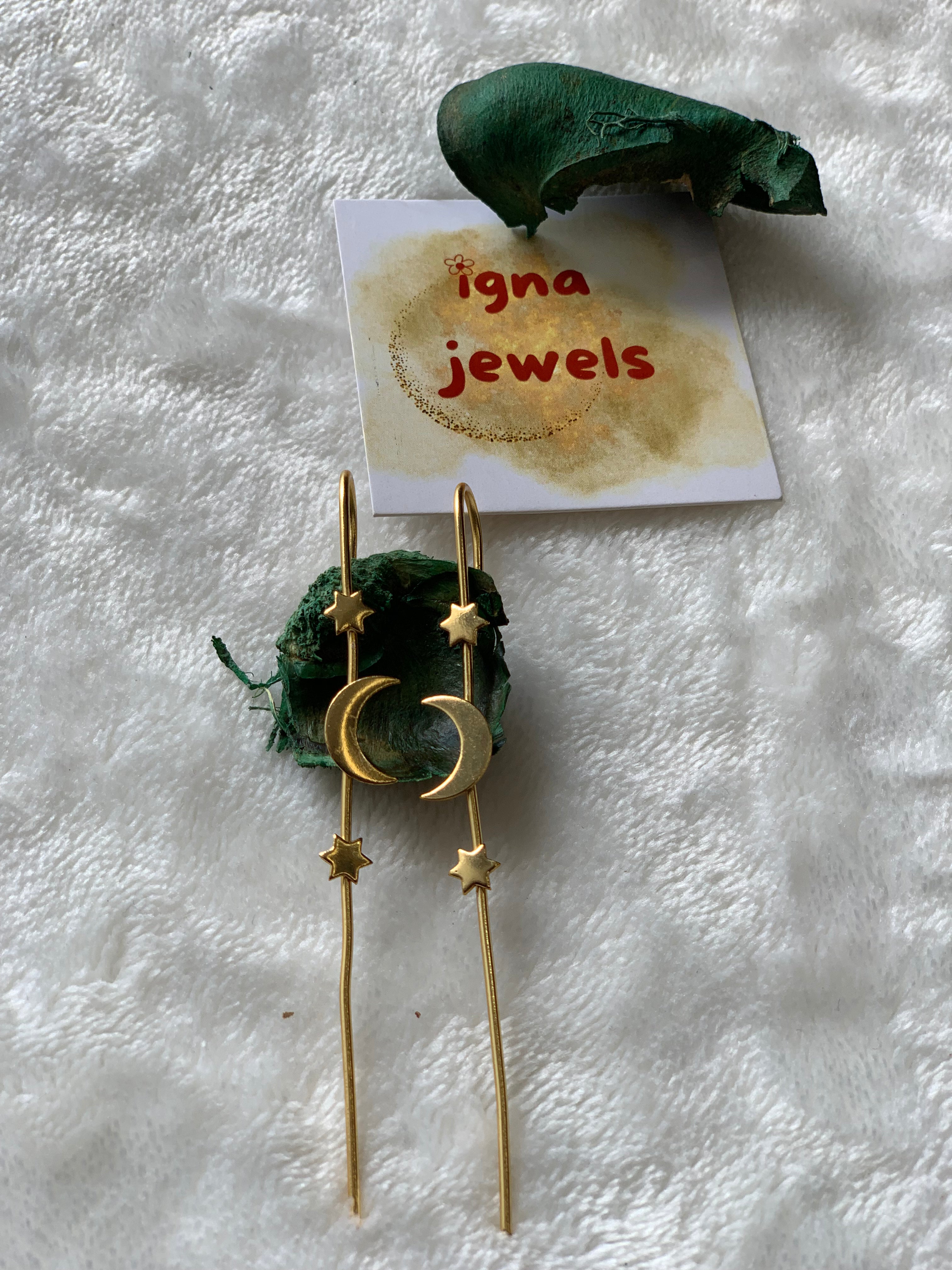 DEMI - GOLDEN MOON STARS EARCUFFS