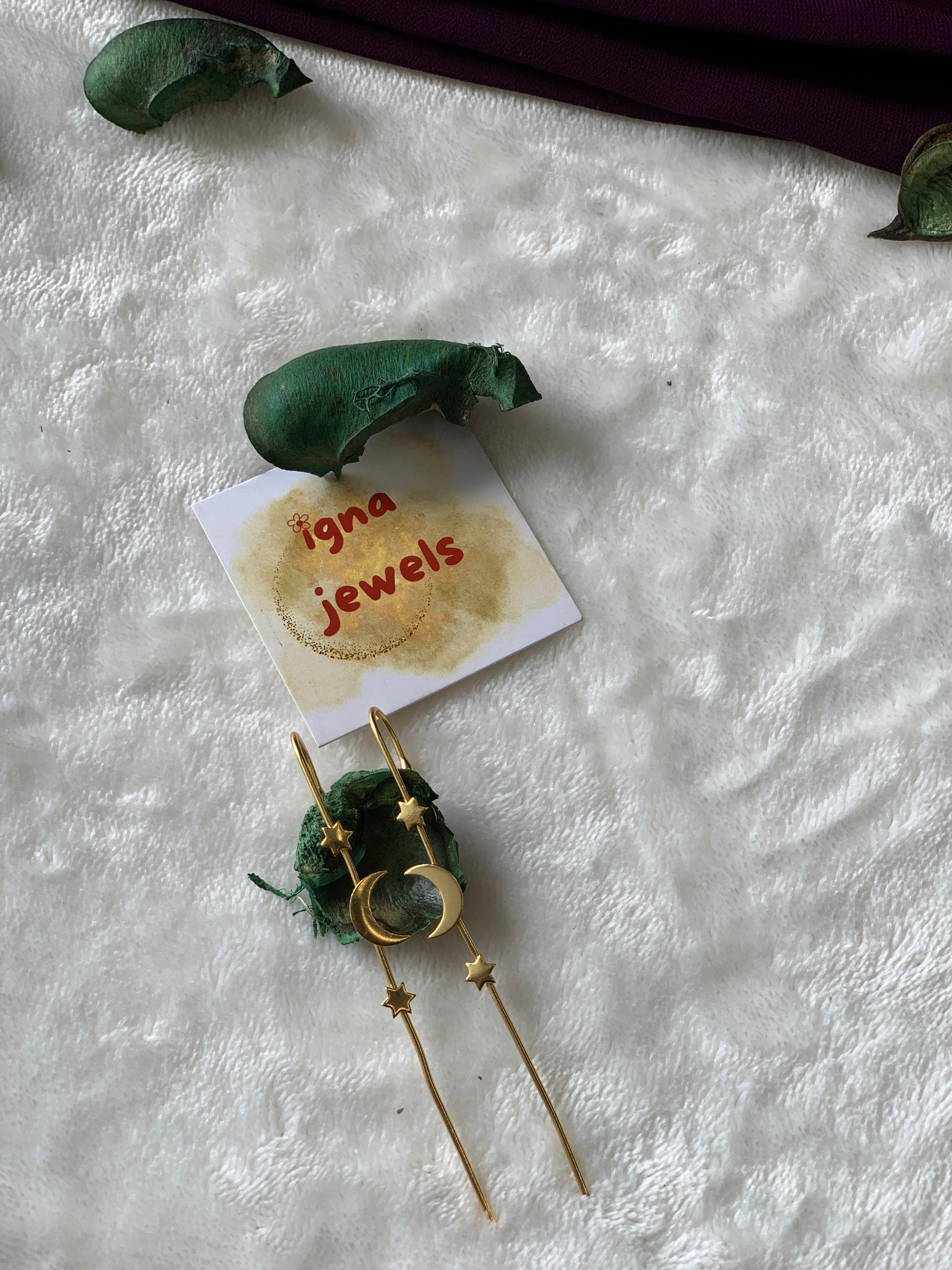 DEMI - GOLDEN MOON STARS EARCUFFS