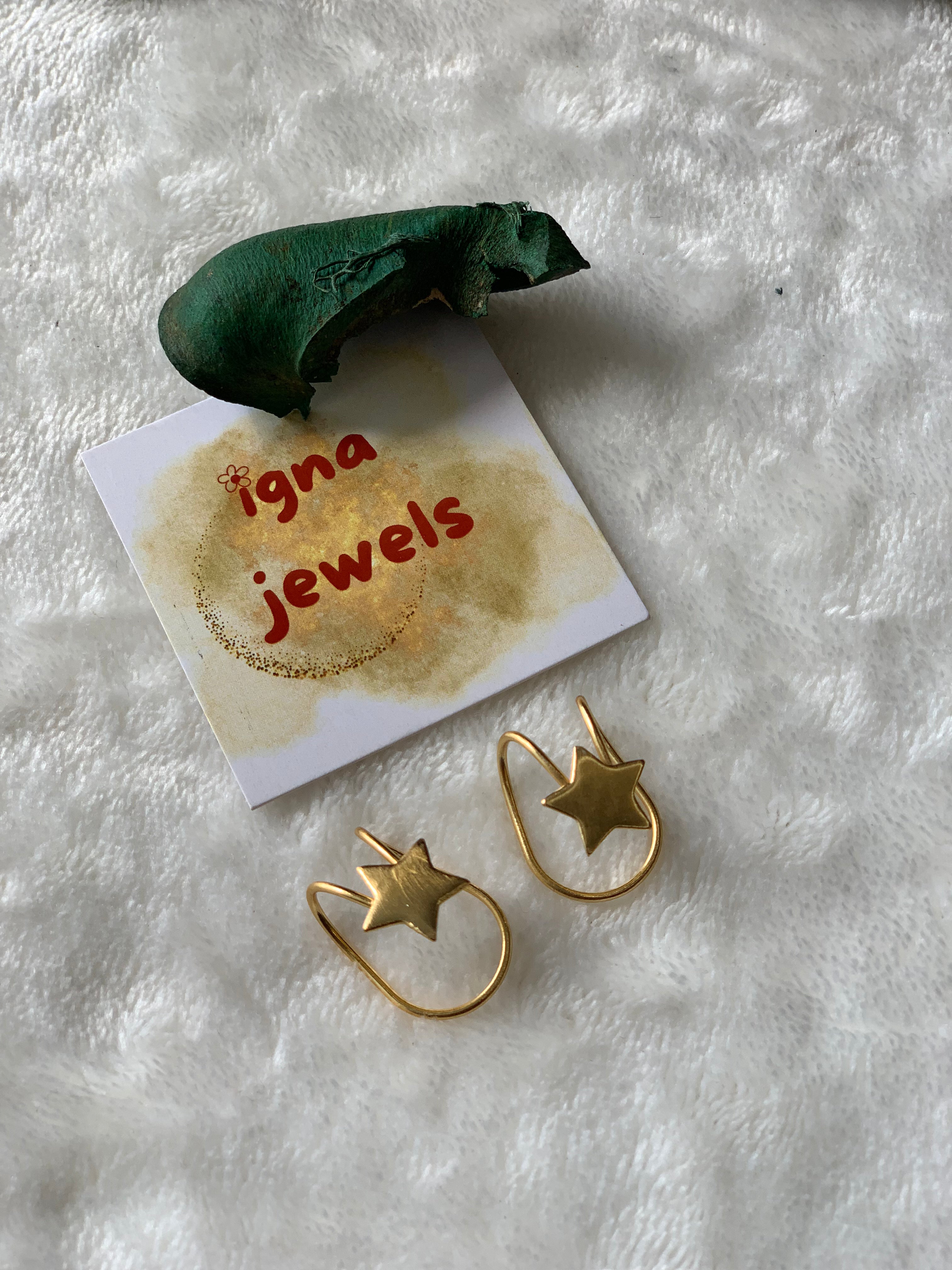 SALLY- GOLDEN SINGLE STAR PRESS ON EARCUFFS