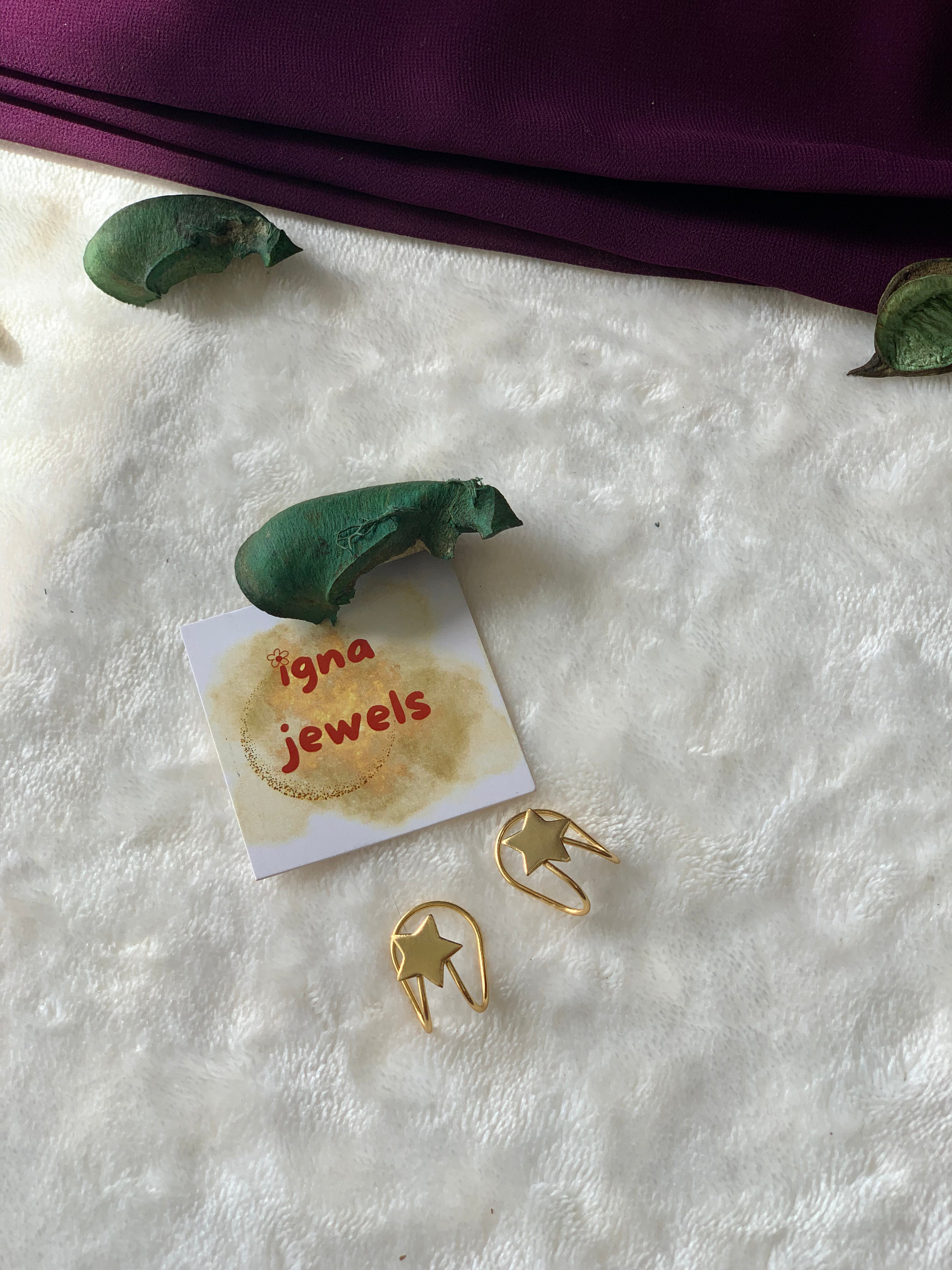 SALLY- GOLDEN SINGLE STAR PRESS ON EARCUFFS