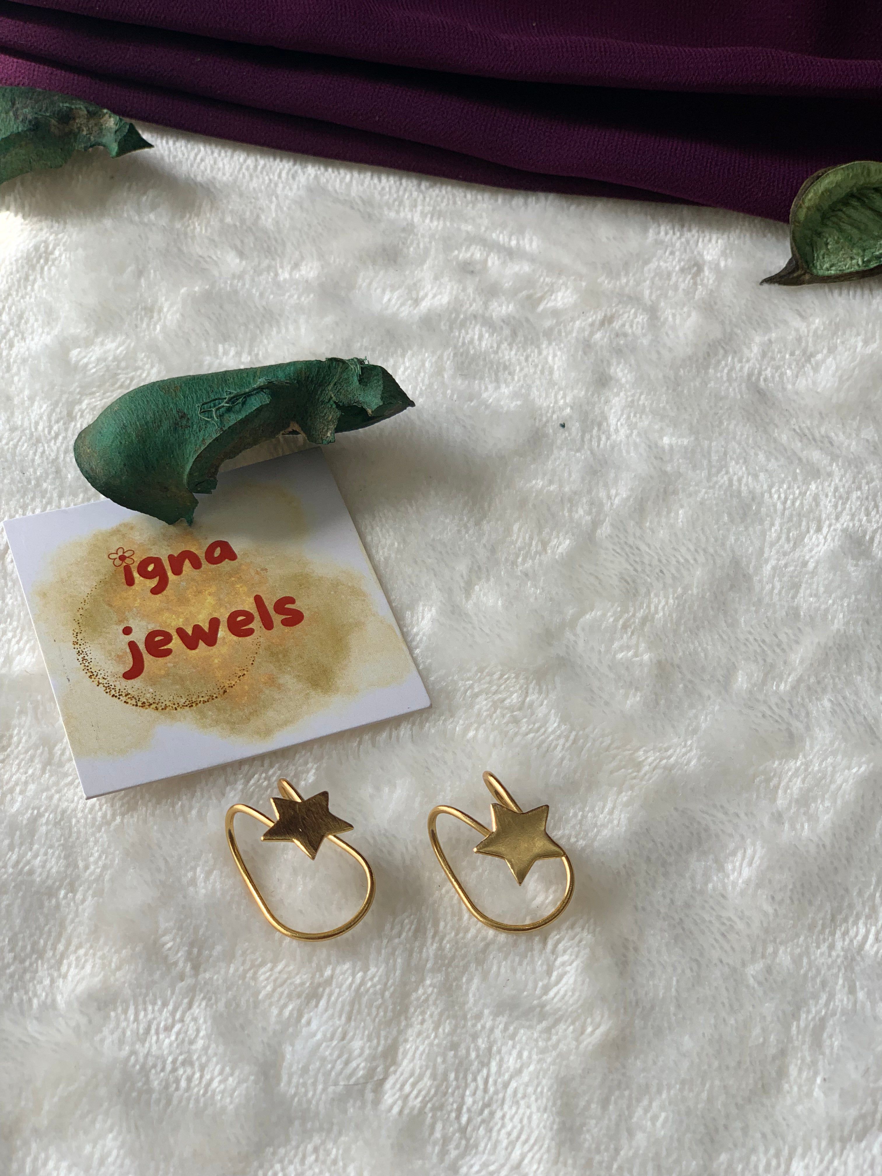 SALLY- GOLDEN SINGLE STAR PRESS ON EARCUFFS