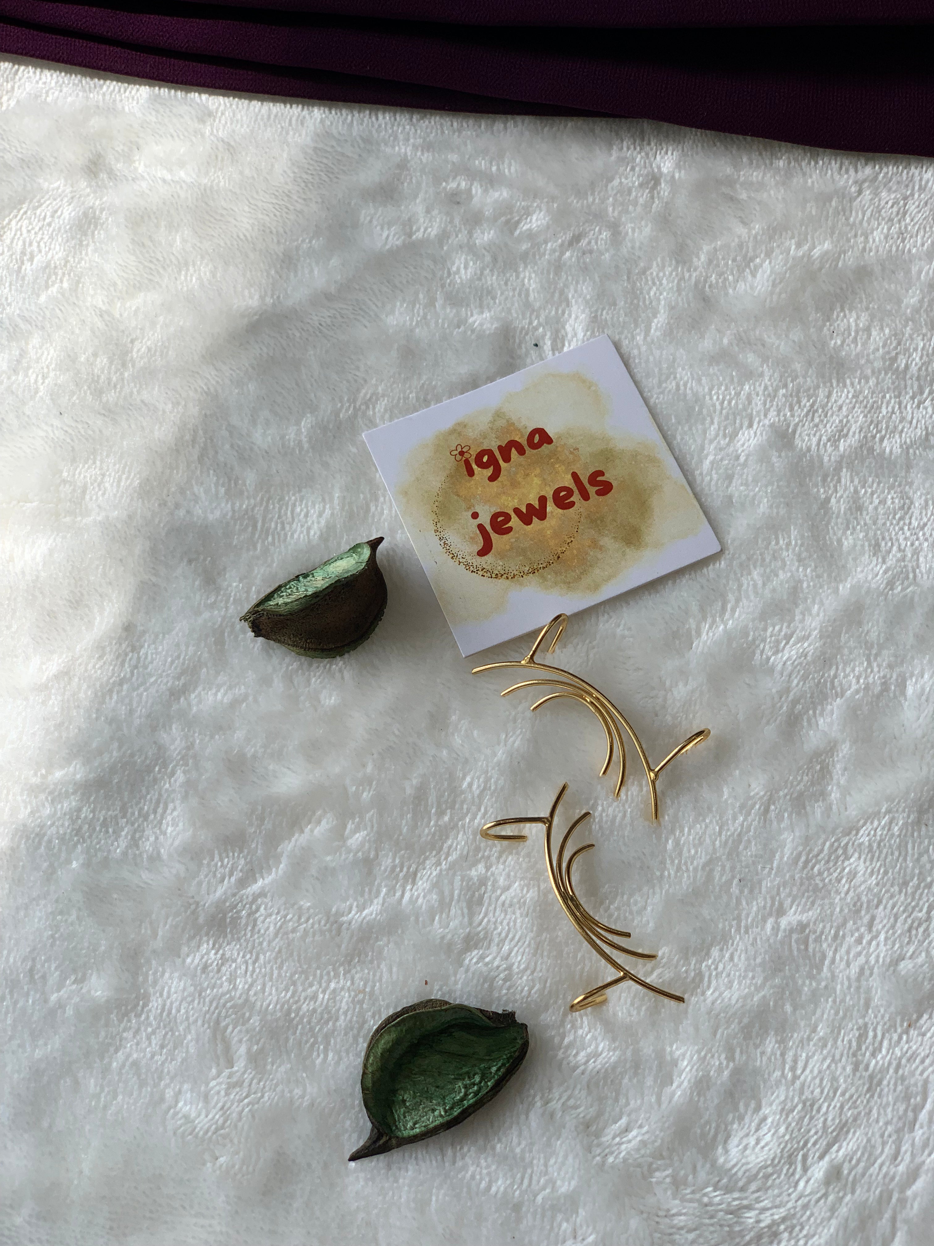 VIOLA- GOLDEN CURVE LINES PRESS ON EARCUFFS