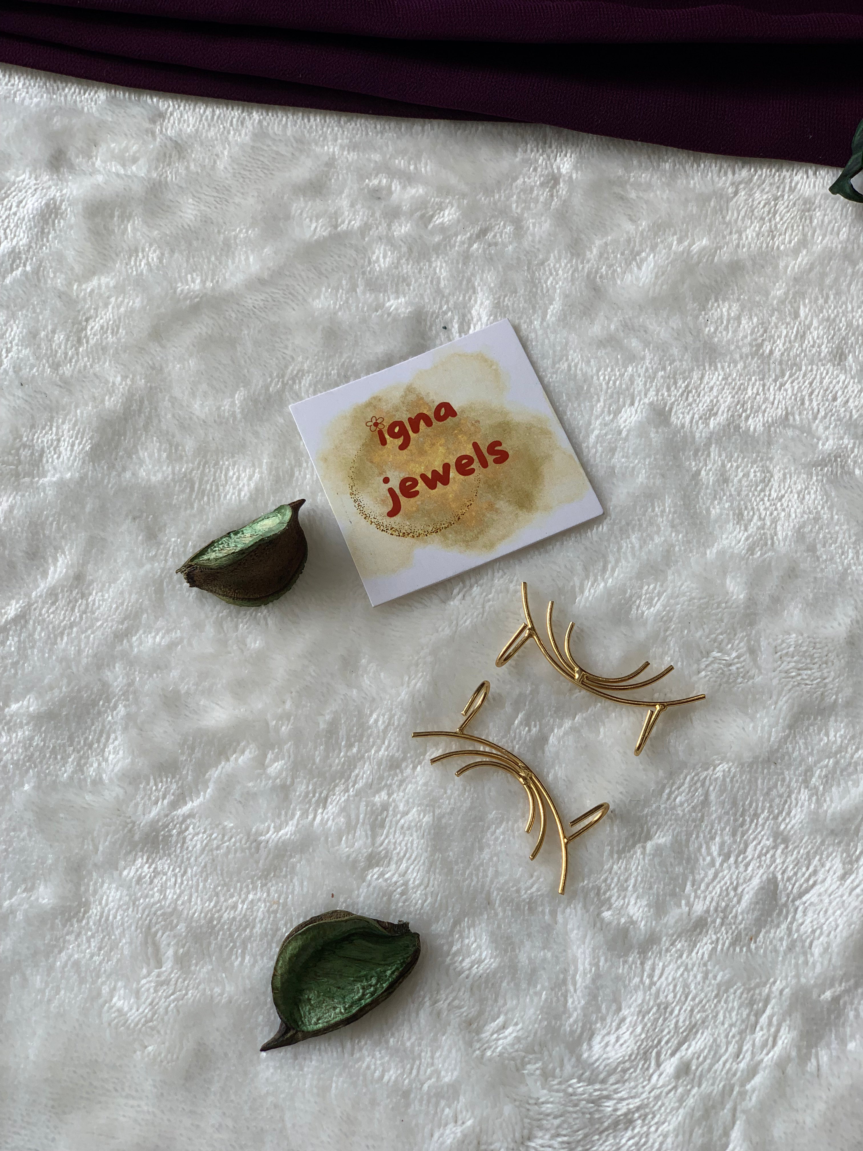 VIOLA- GOLDEN CURVE LINES PRESS ON EARCUFFS
