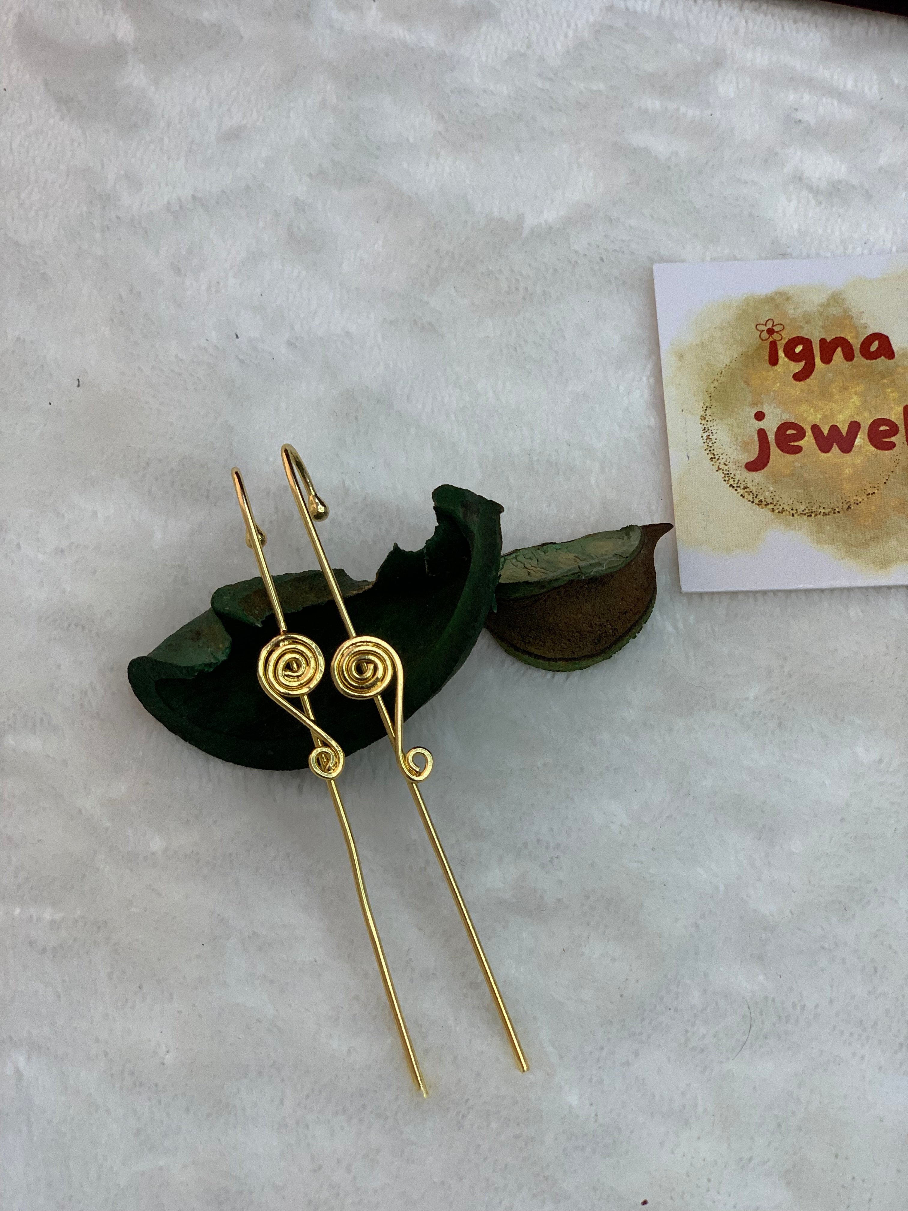 ELISHA - GOLDEN SPIRAL QUESTION MARK EARCUFFS