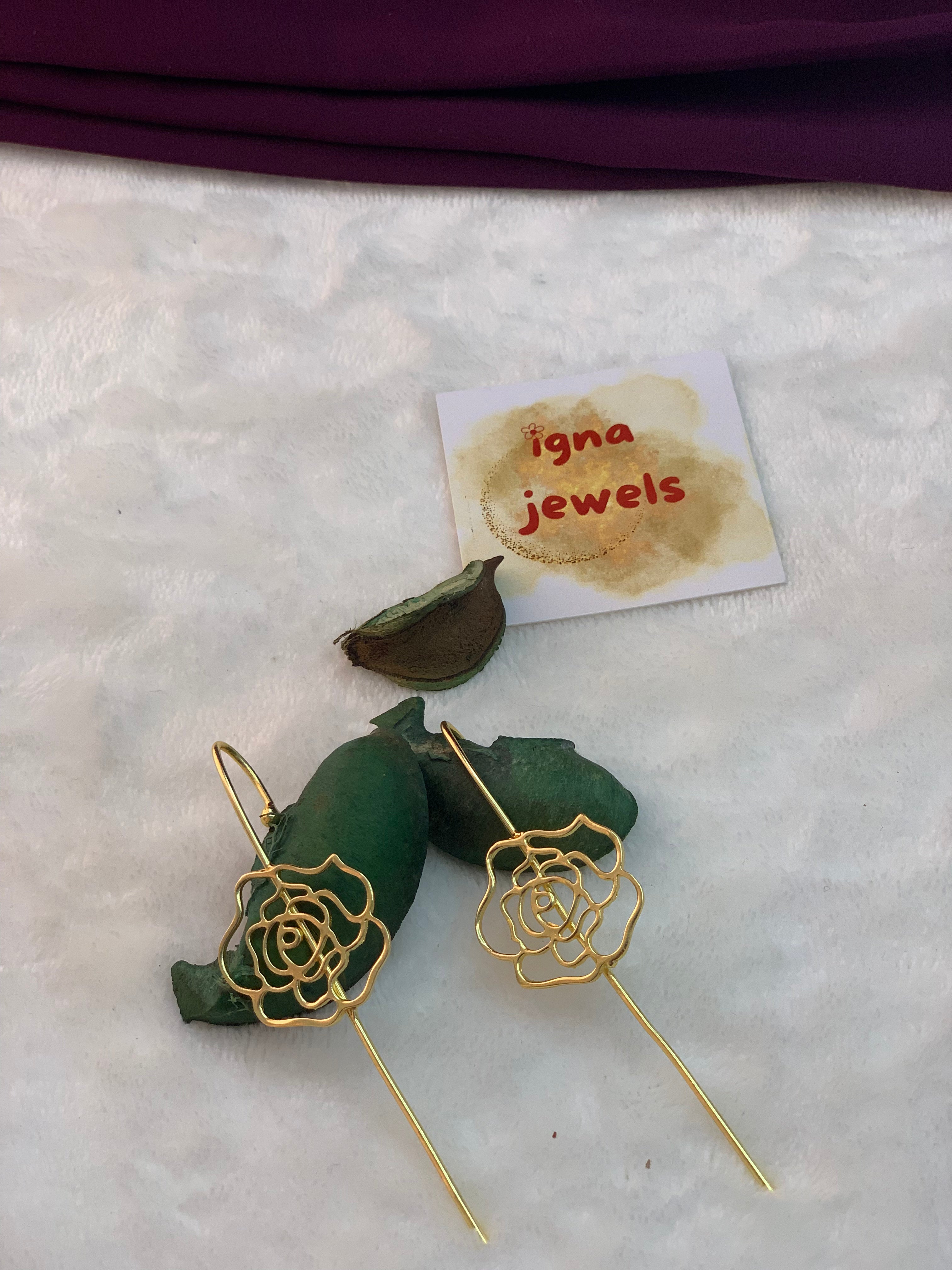 SOPHIA - GOLDEN LARGE ROSEFLOWER EARCUFFS