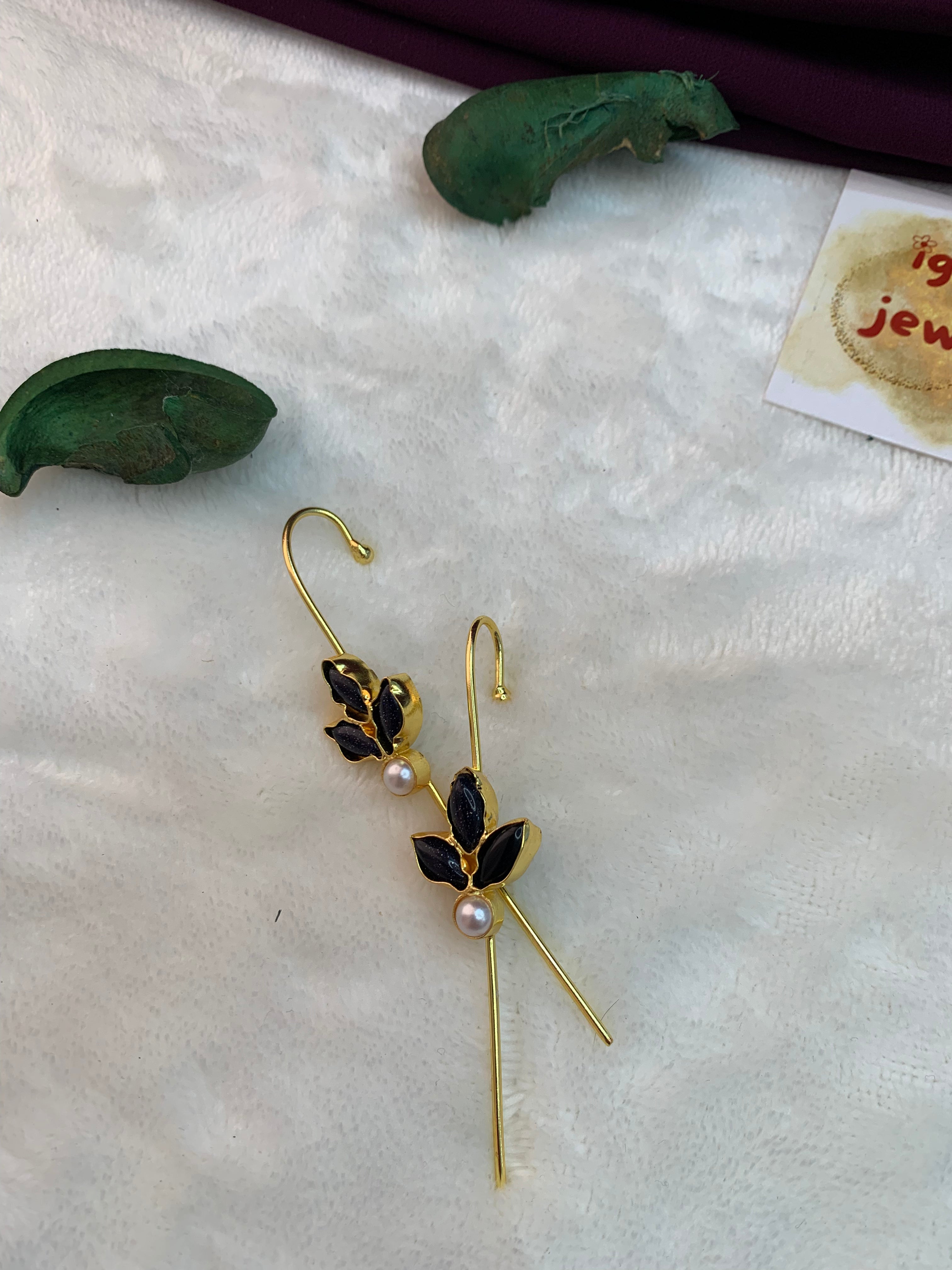 SIENNA - GLITTERY STONE AND PEARLS EARCUFFS