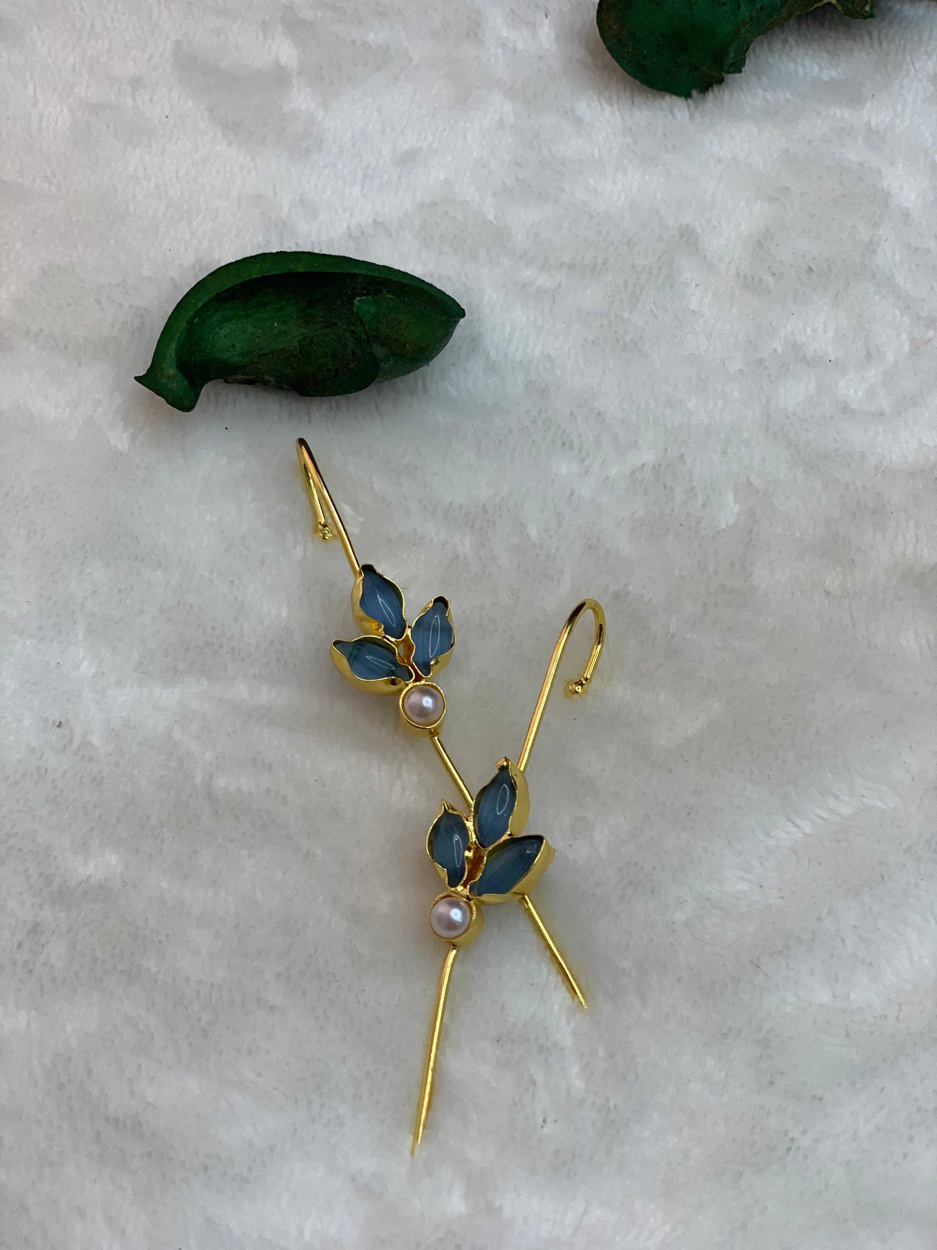 SIENNA - GLITTERY STONE AND PEARLS EARCUFFS