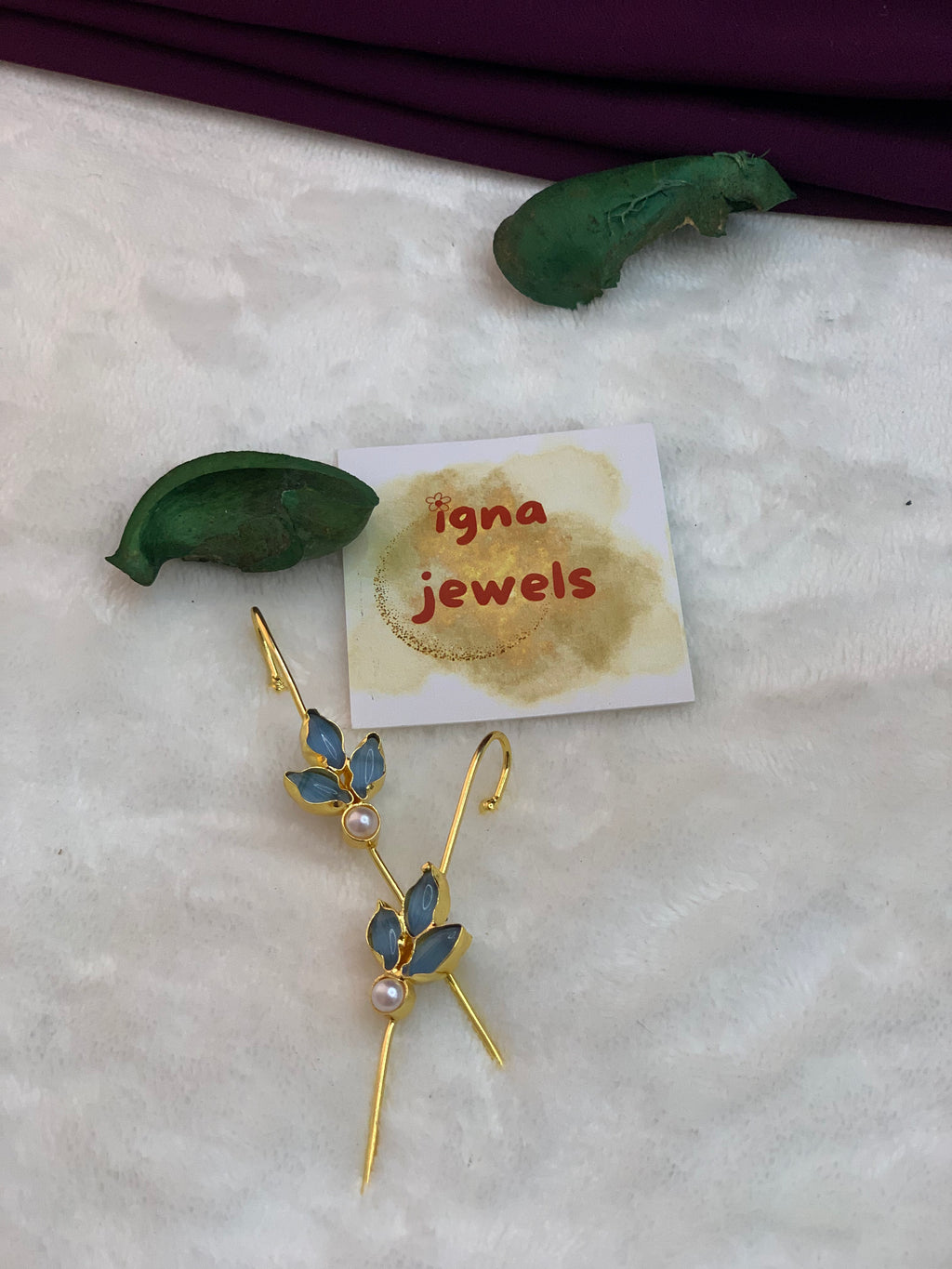 SIENNA - GLITTERY STONE AND PEARLS EARCUFFS
