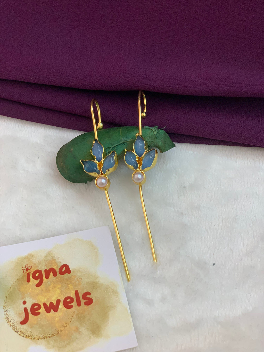SIENNA - GLITTERY STONE AND PEARLS EARCUFFS