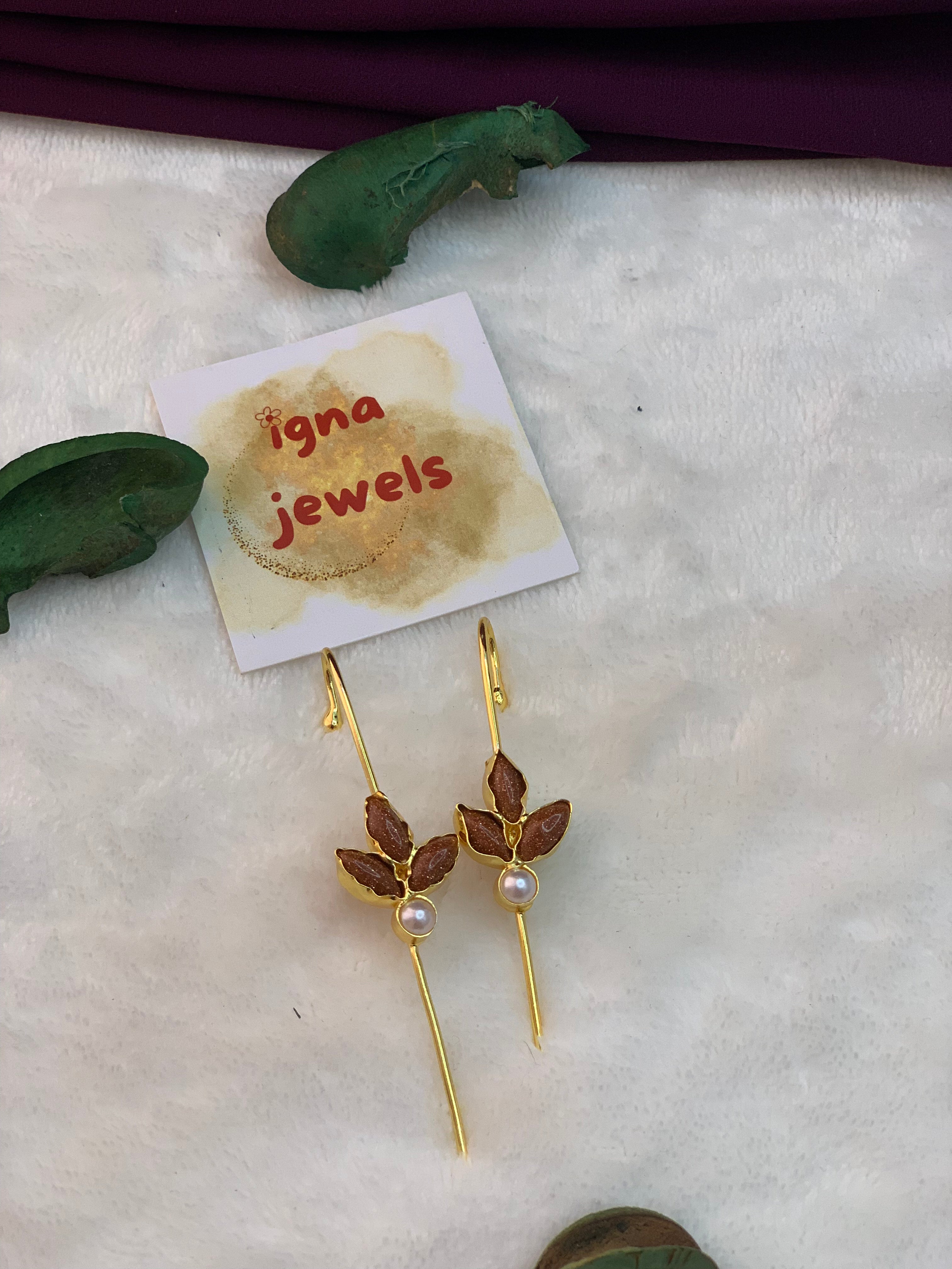 SIENNA - GLITTERY STONE AND PEARLS EARCUFFS