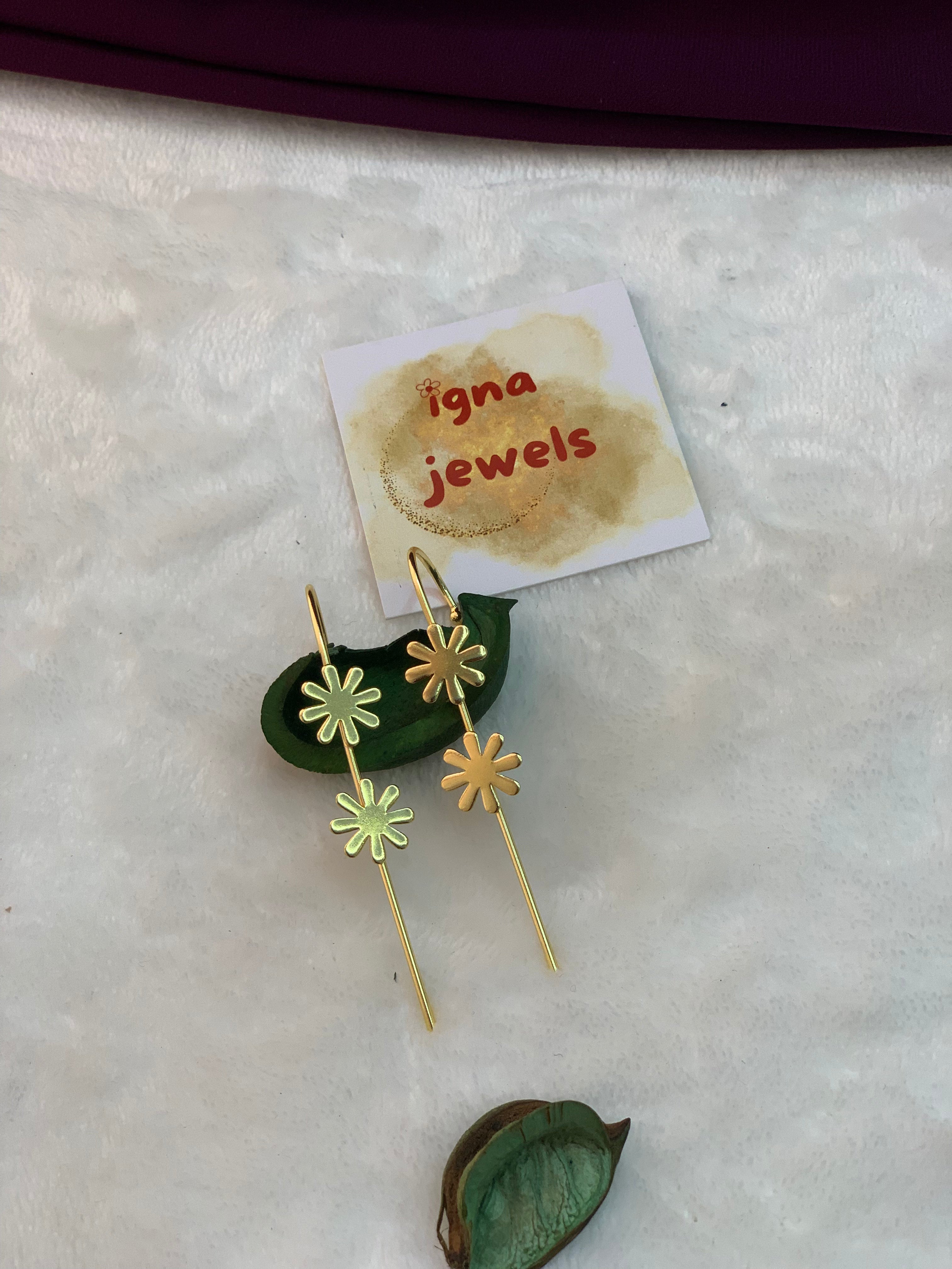 MONICA  -  GOLDEN DUAL SMALL FLOWER EARCUFFS