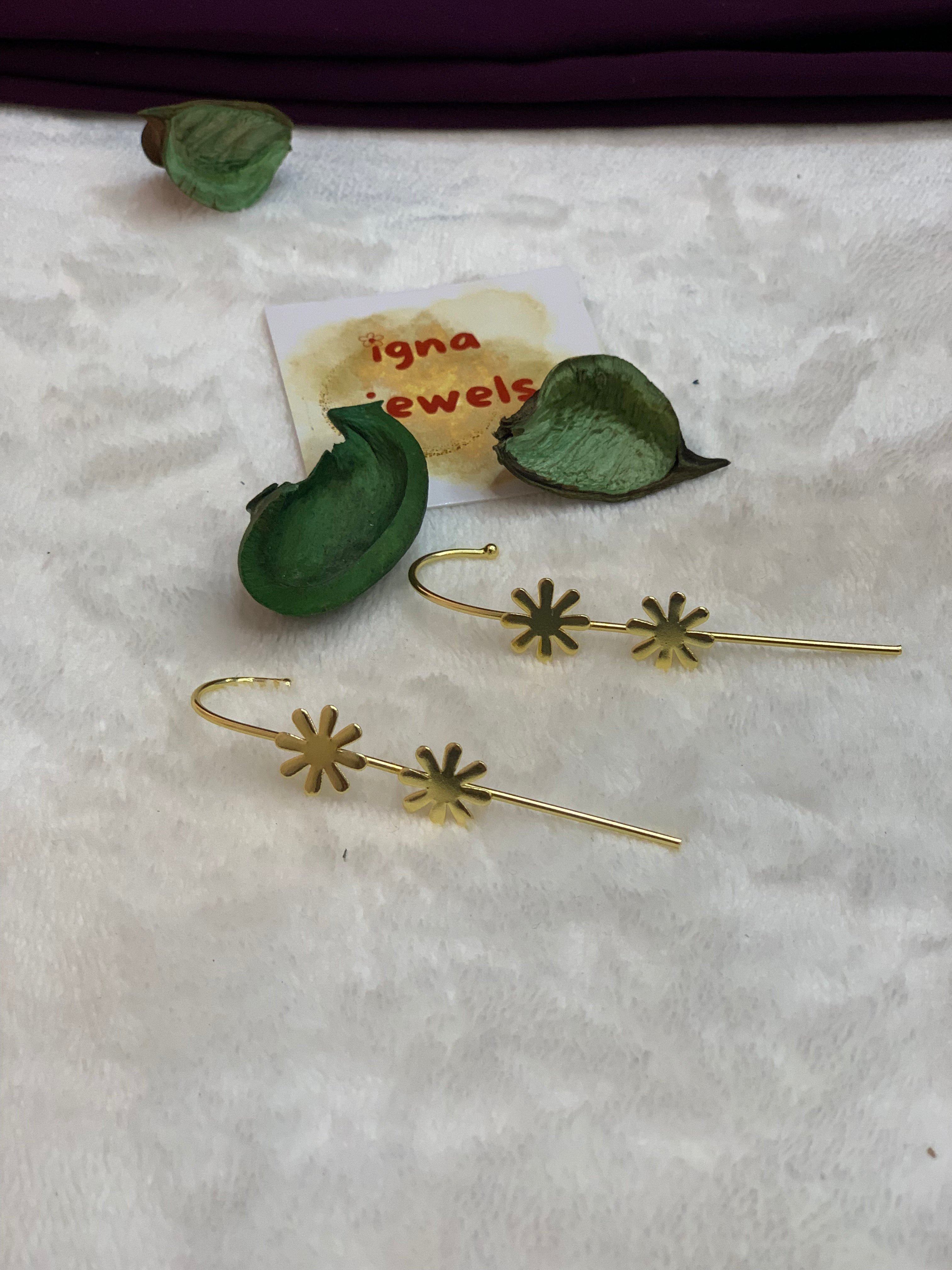 MONICA  -  GOLDEN DUAL SMALL FLOWER EARCUFFS