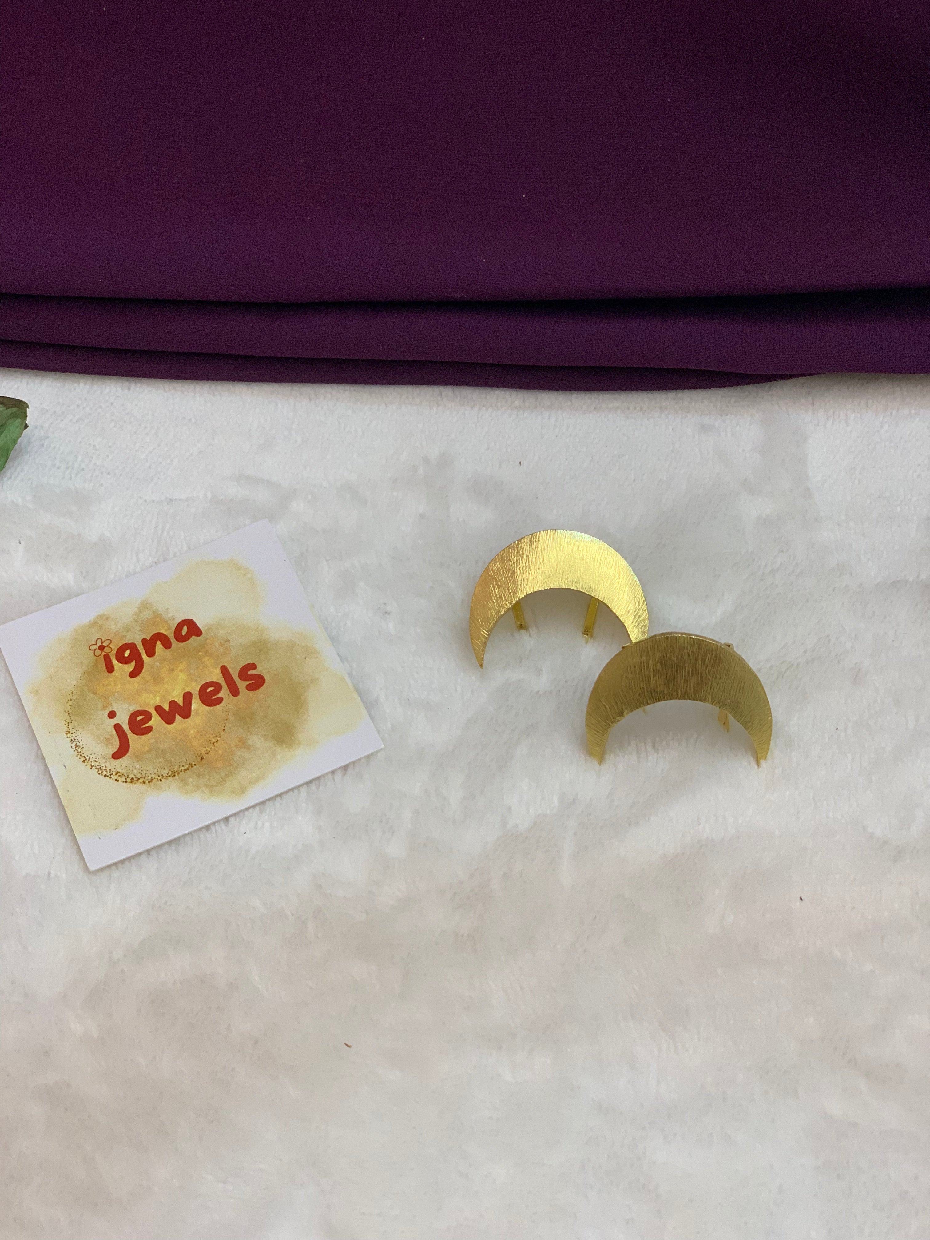 SAORISE - GOLDEN HALF MOON PRESS ON EAR CUFF