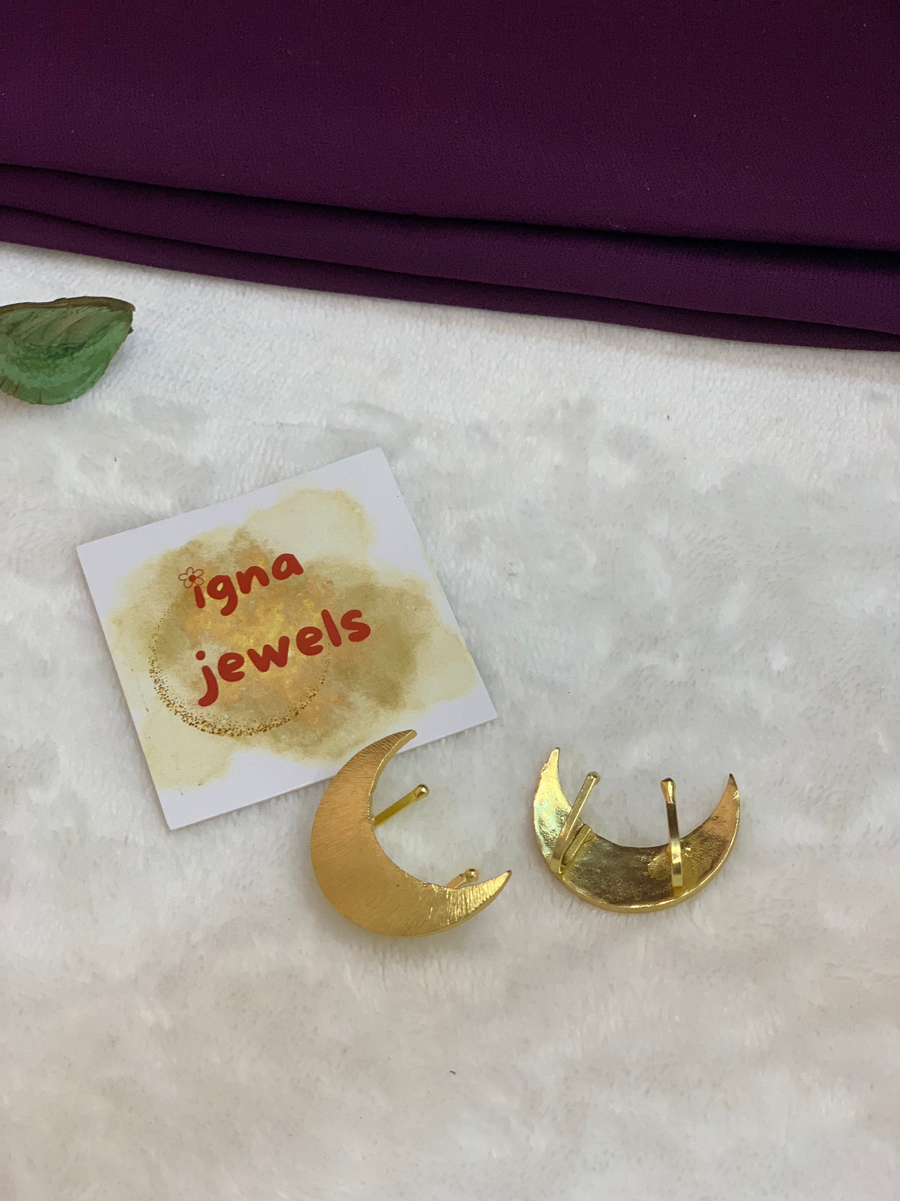 SAORISE - GOLDEN HALF MOON PRESS ON EAR CUFF