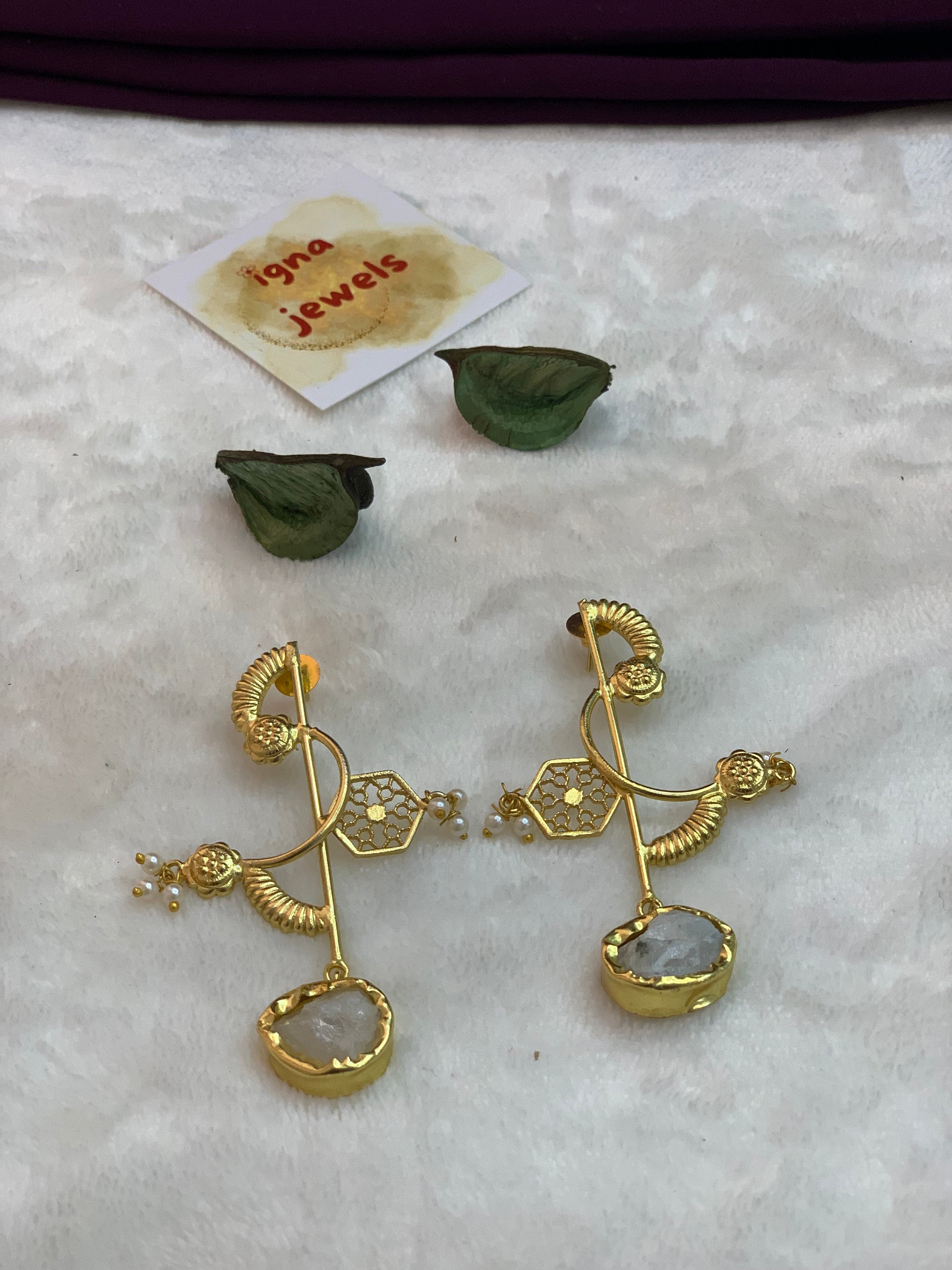 RANI - GOLDEN CLUSTER PEARLS AND RAW STONE EARRINGS