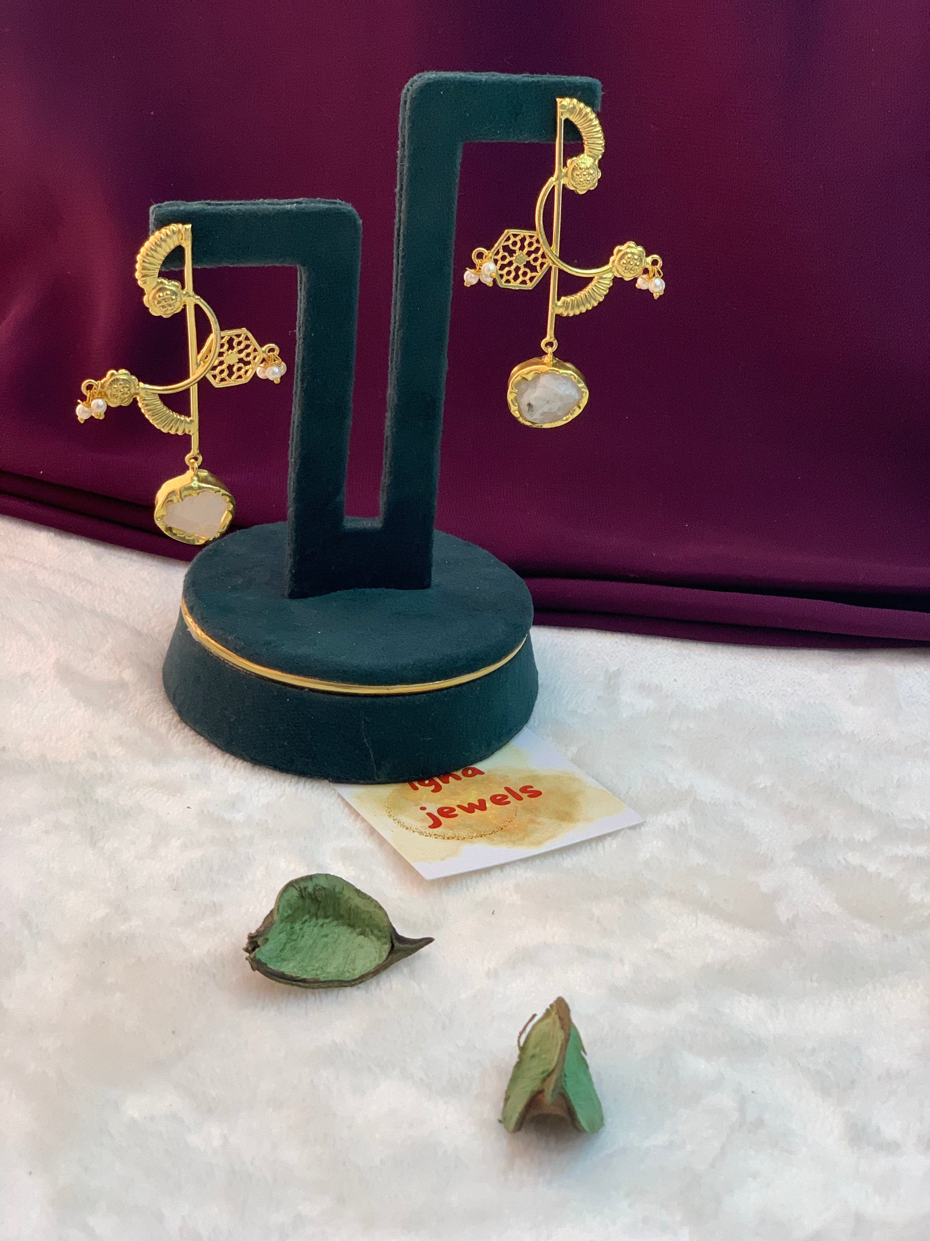 RANI - GOLDEN CLUSTER PEARLS AND RAW STONE EARRINGS