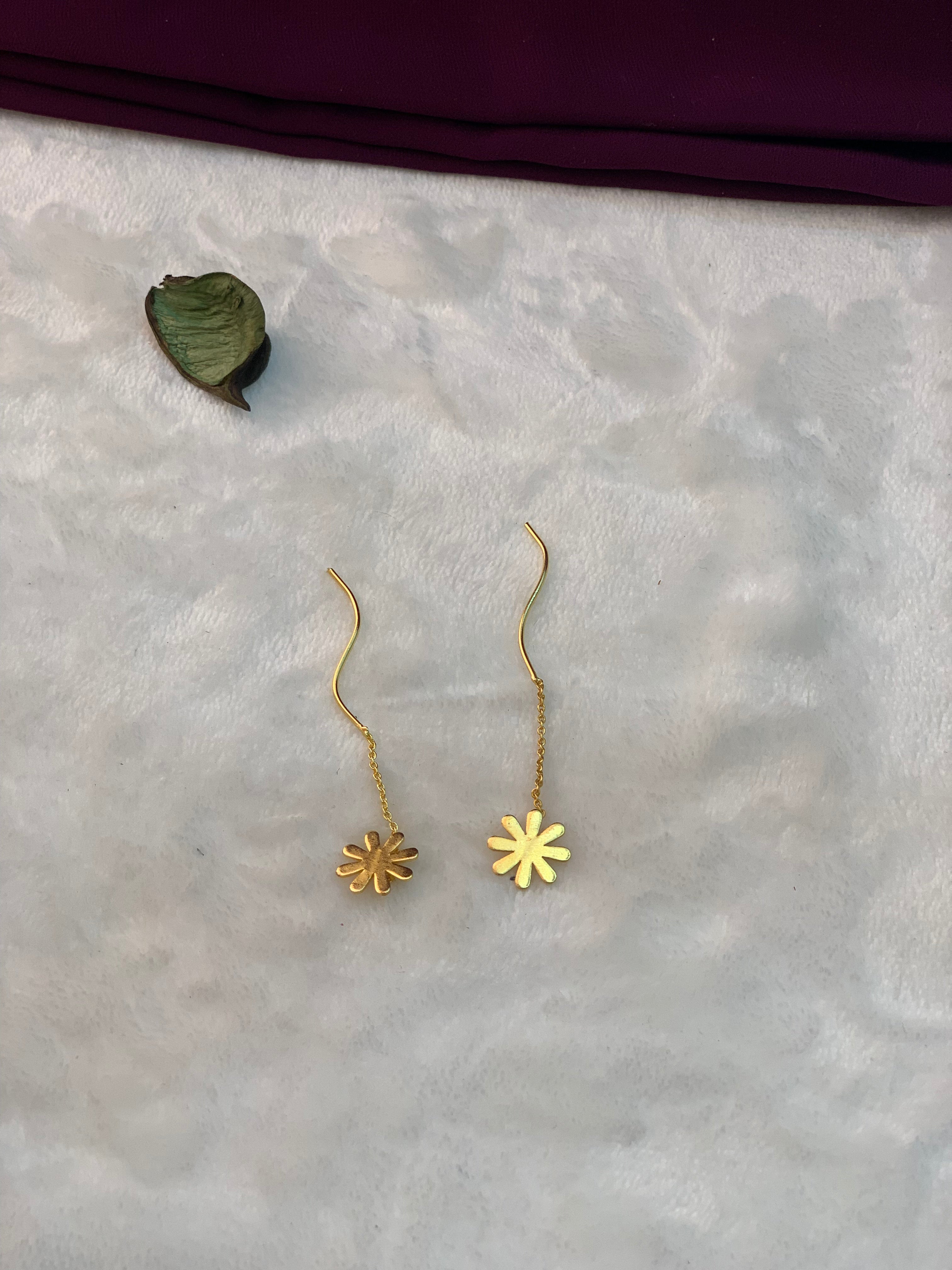 SHERLY - GOLDEN FLOWER AND WAVY NEEDLE THREADER EARRINGS