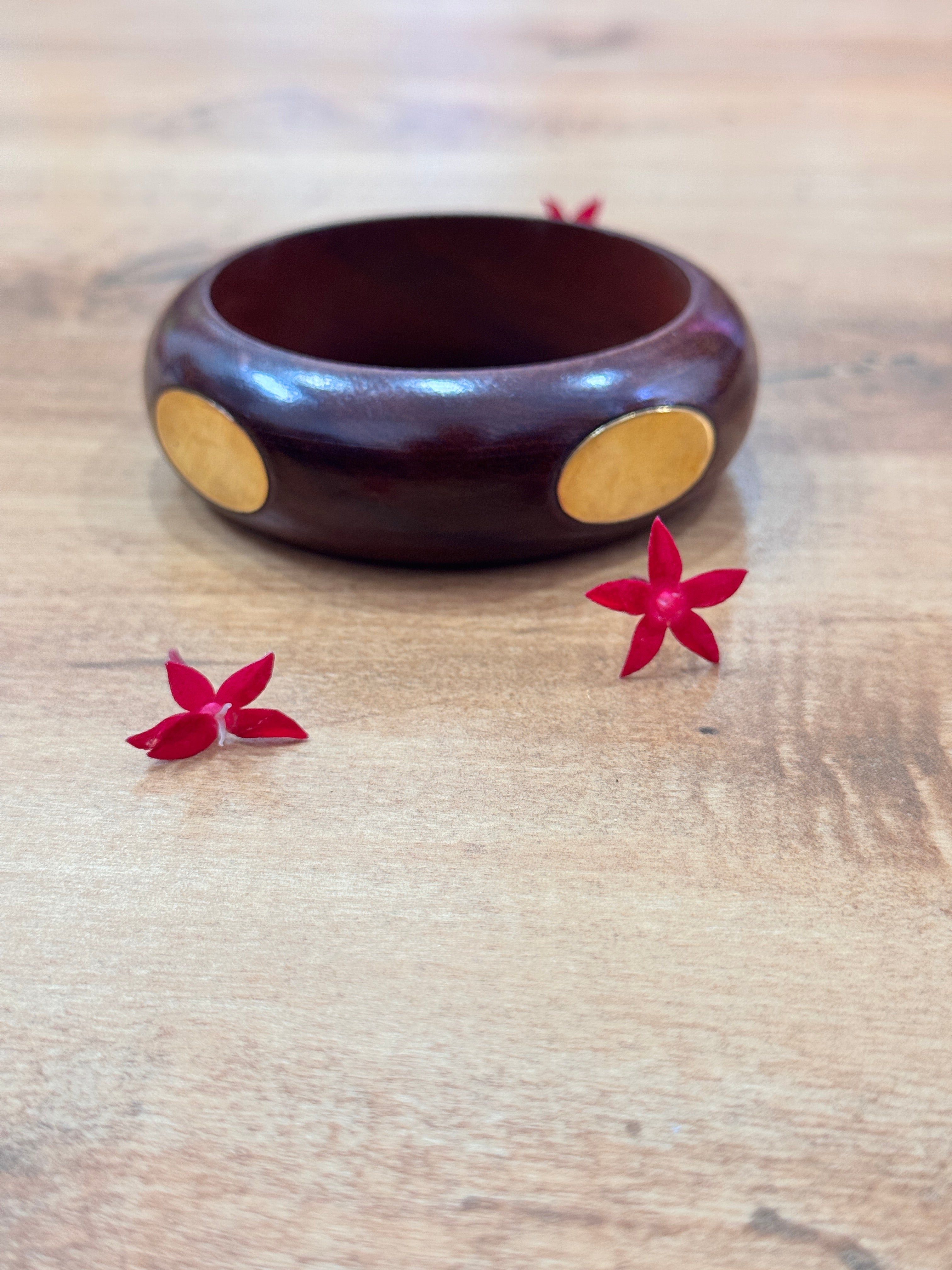 TIJI - WOODEN BANGLE WITH GOLDEN OVAL PATCHES